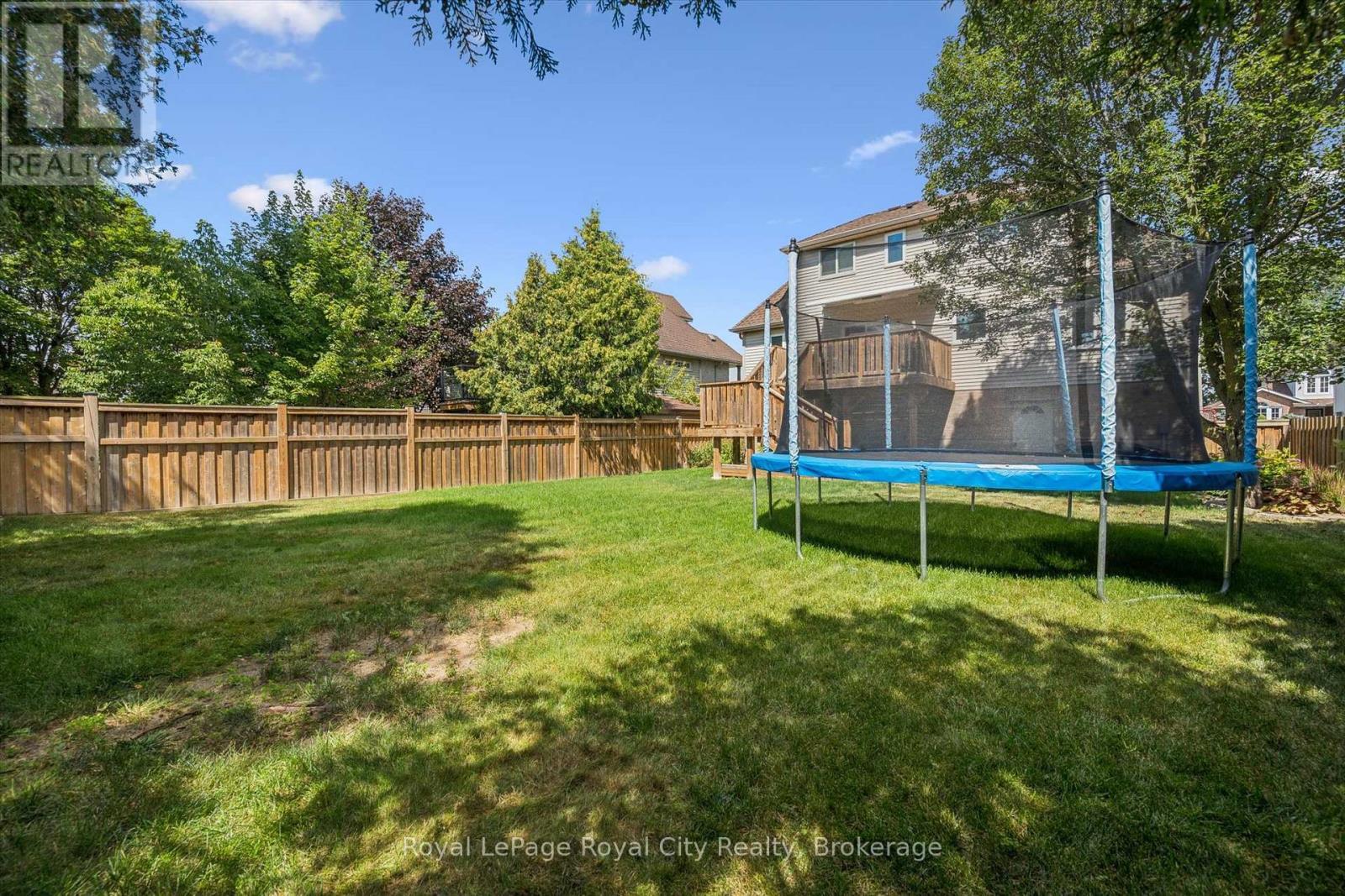 












22 PACIFIC PLACE

,
Guelph (Dovercliffe Park/Old University),




Ontario
N1G4R6

