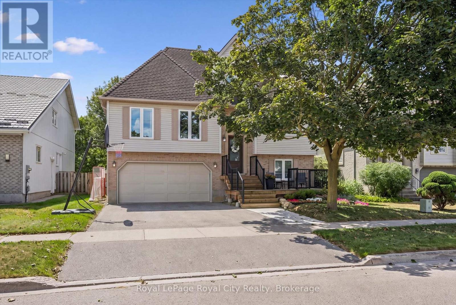 












22 PACIFIC PLACE

,
Guelph (Dovercliffe Park/Old University),




Ontario
N1G4R6

