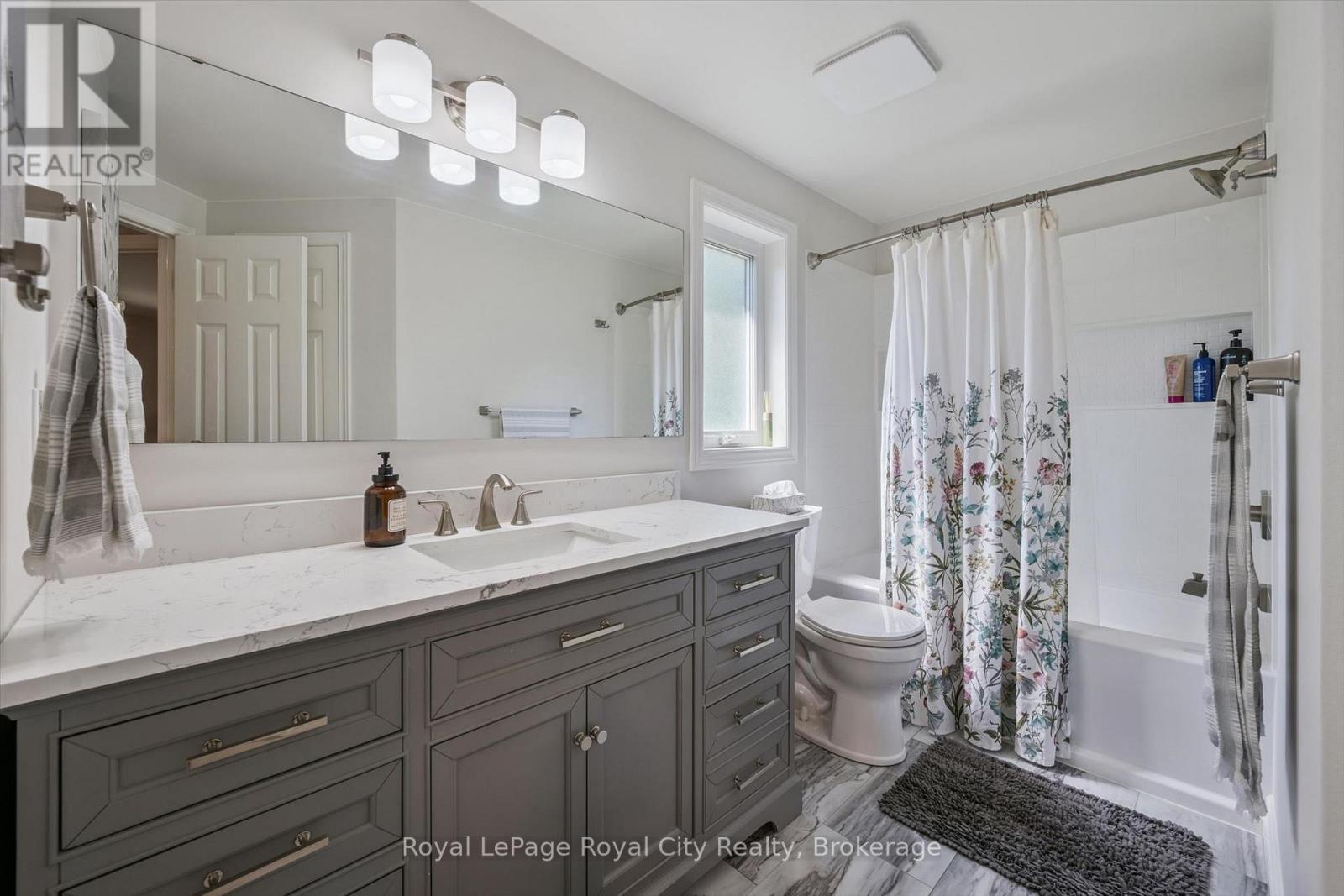 












22 PACIFIC PLACE

,
Guelph (Dovercliffe Park/Old University),




Ontario
N1G4R6

