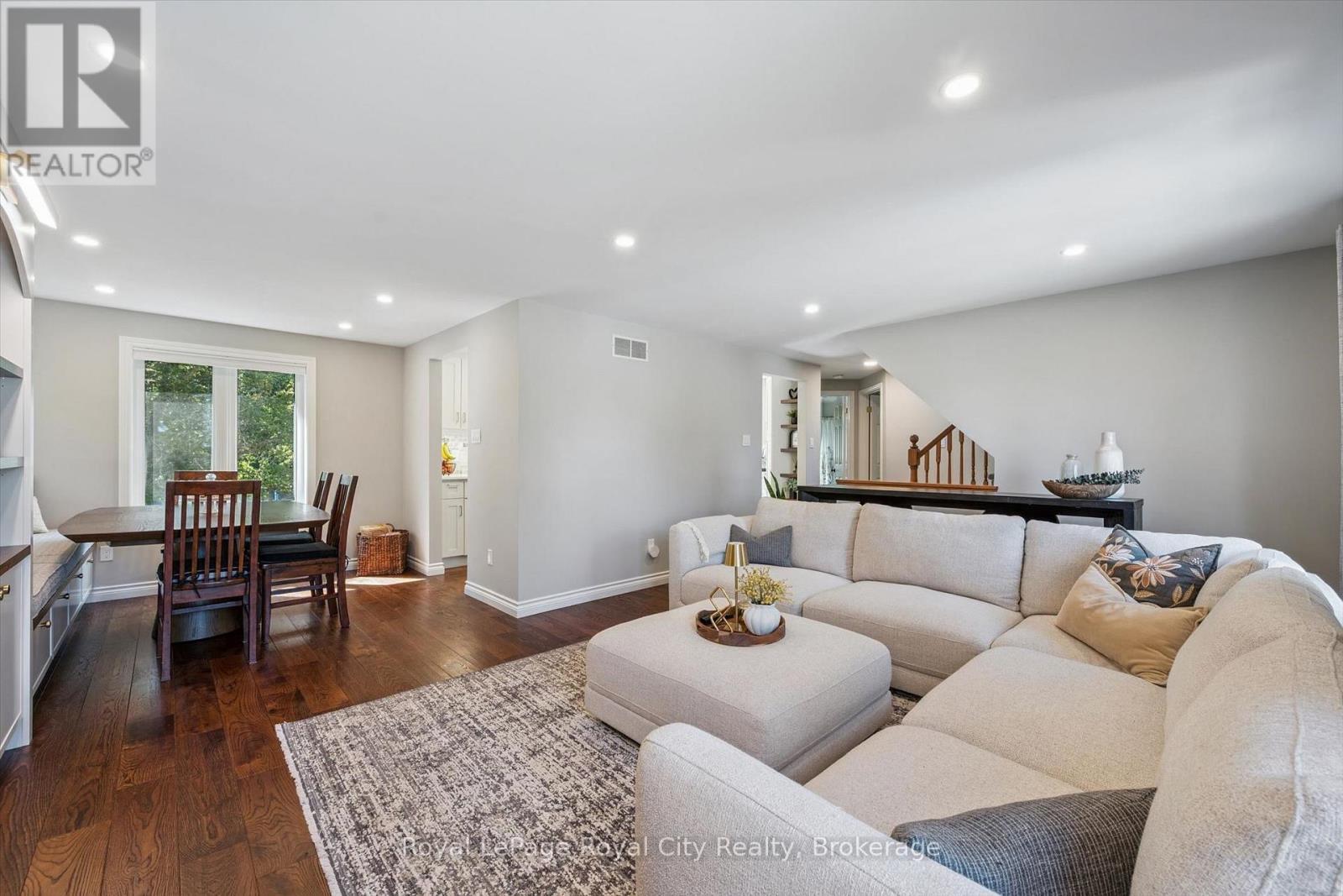 












22 PACIFIC PLACE

,
Guelph (Dovercliffe Park/Old University),




Ontario
N1G4R6


