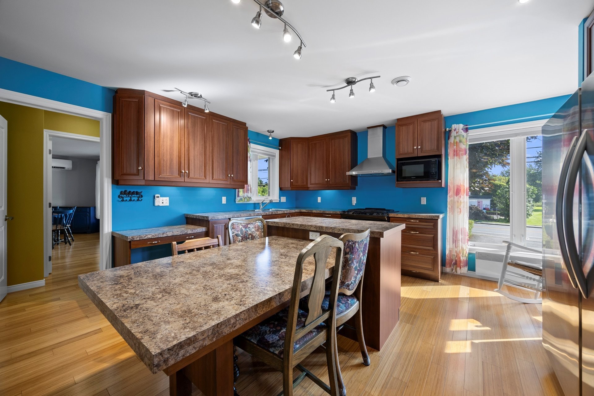 









888


Rue Principale

,
Rivière-Beaudette,




QC
J0P1R0

