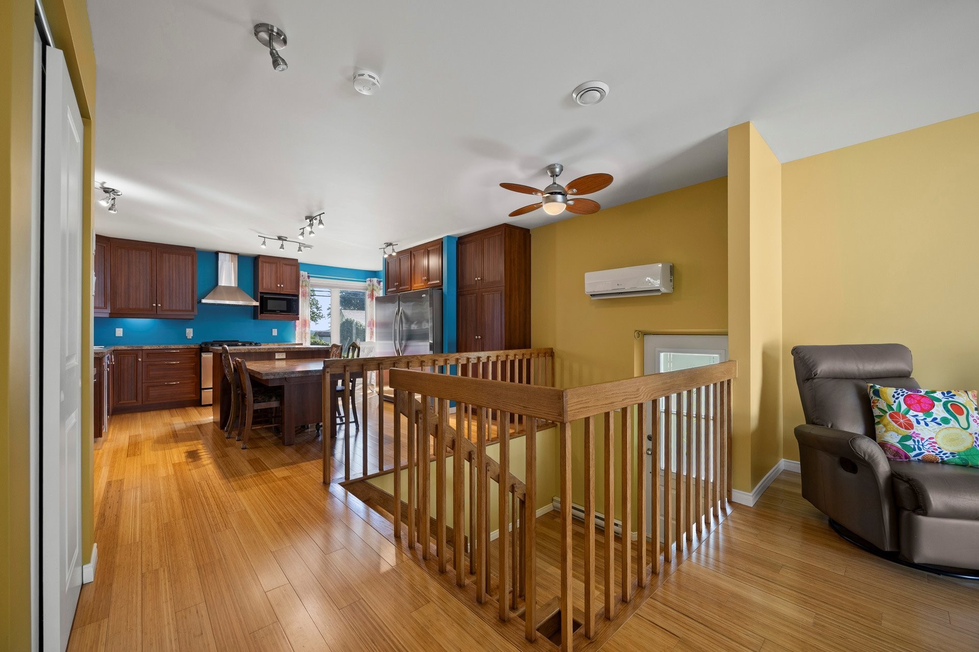 









888


Rue Principale

,
Rivière-Beaudette,




QC
J0P1R0

