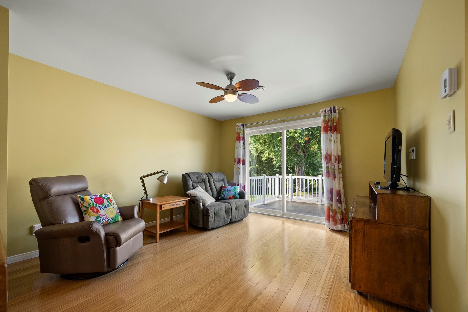 









888


Rue Principale

,
Rivière-Beaudette,




QC
J0P1R0

