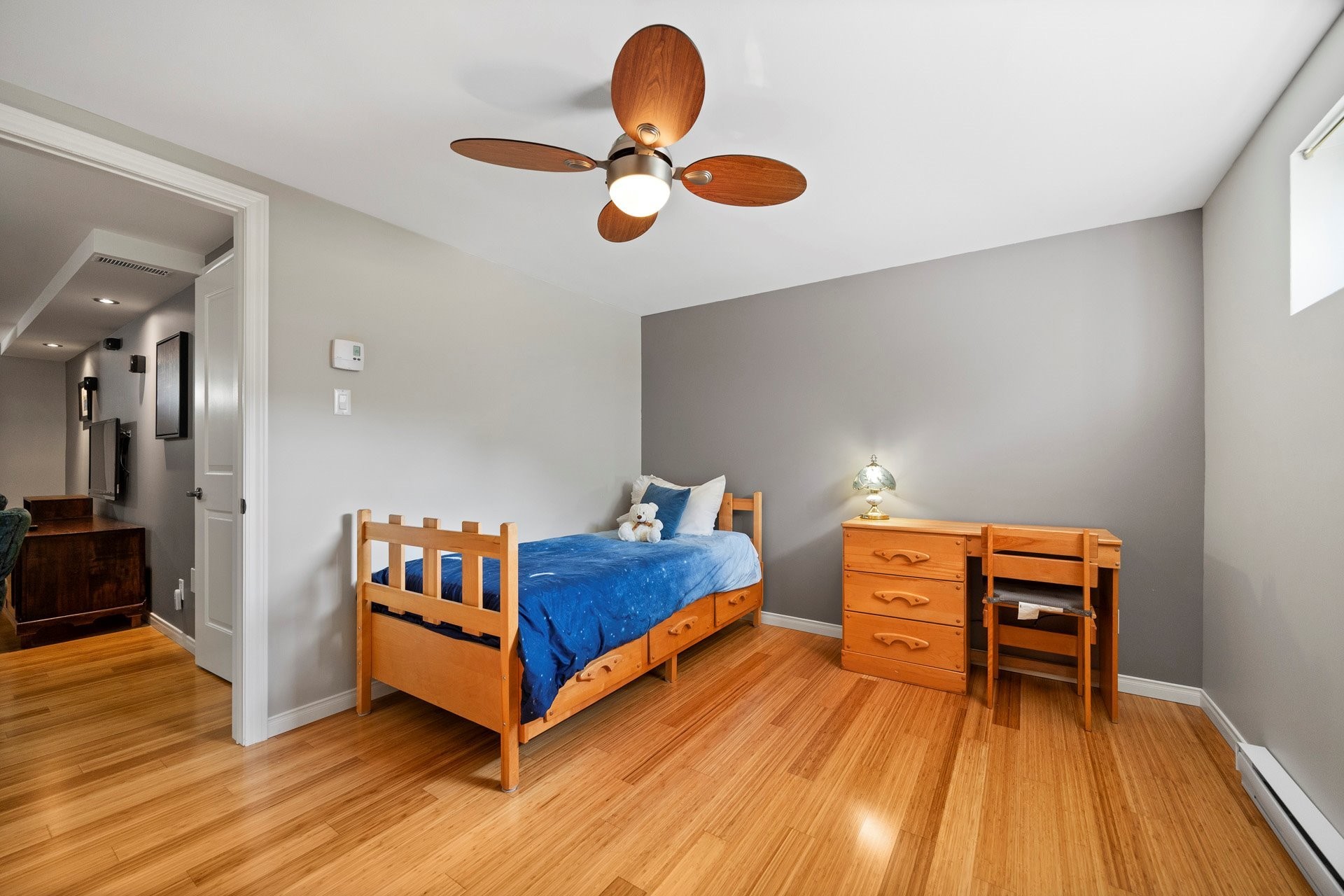









888


Rue Principale

,
Rivière-Beaudette,




QC
J0P1R0

