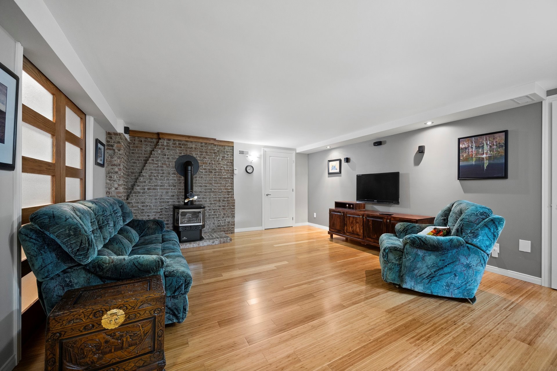 









888


Rue Principale

,
Rivière-Beaudette,




QC
J0P1R0

