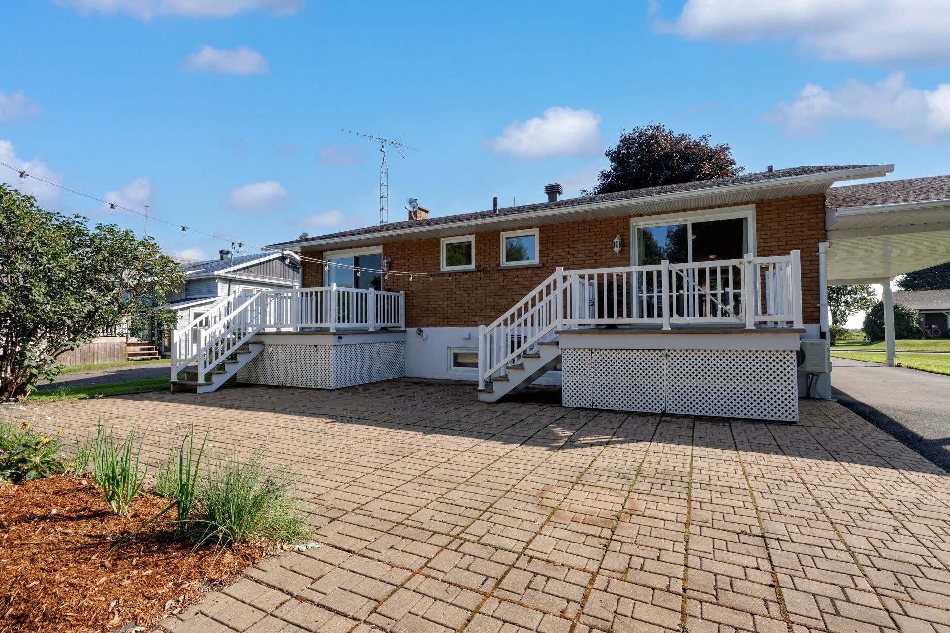 









888


Rue Principale

,
Rivière-Beaudette,




QC
J0P1R0

