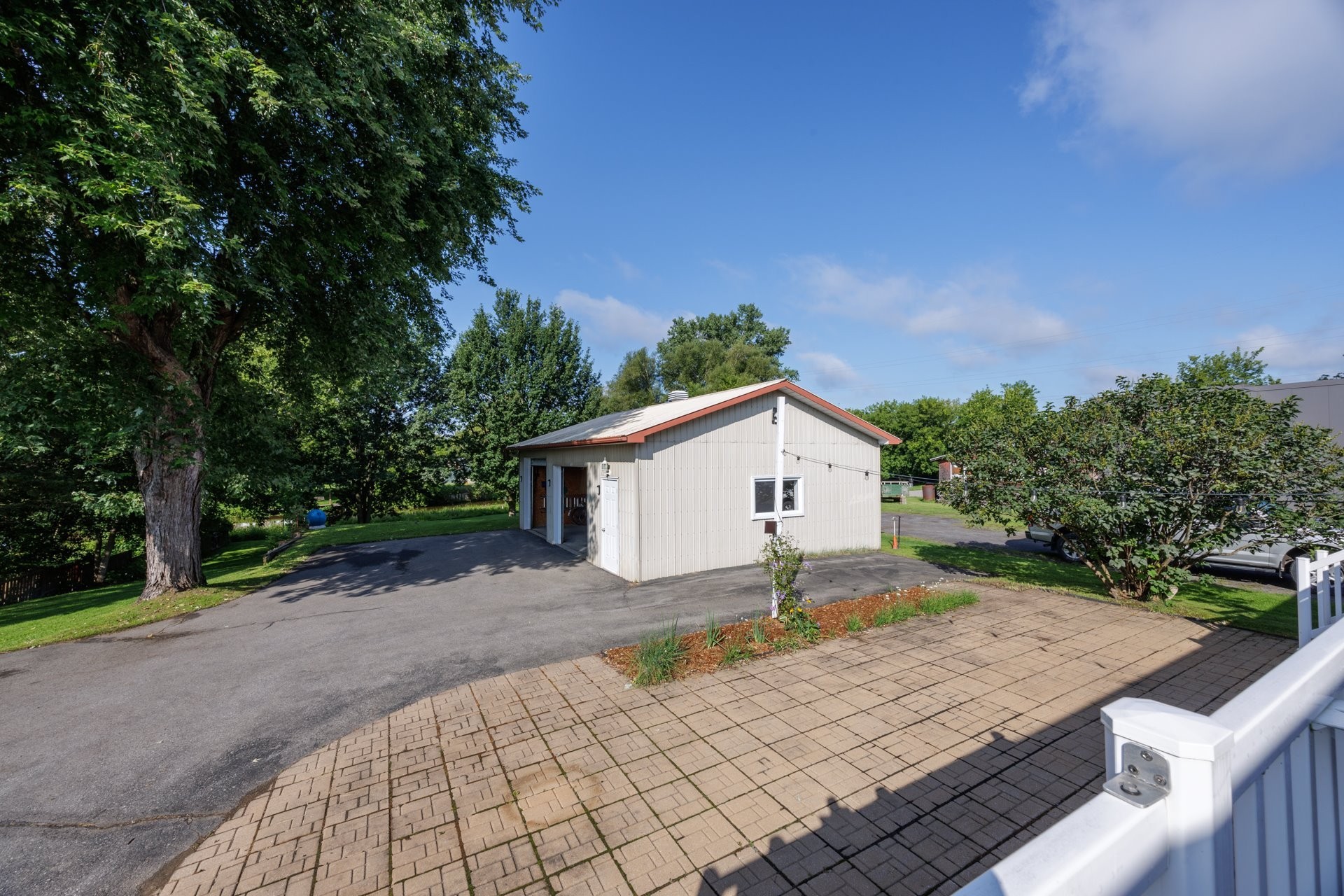 









888


Rue Principale

,
Rivière-Beaudette,




QC
J0P1R0

