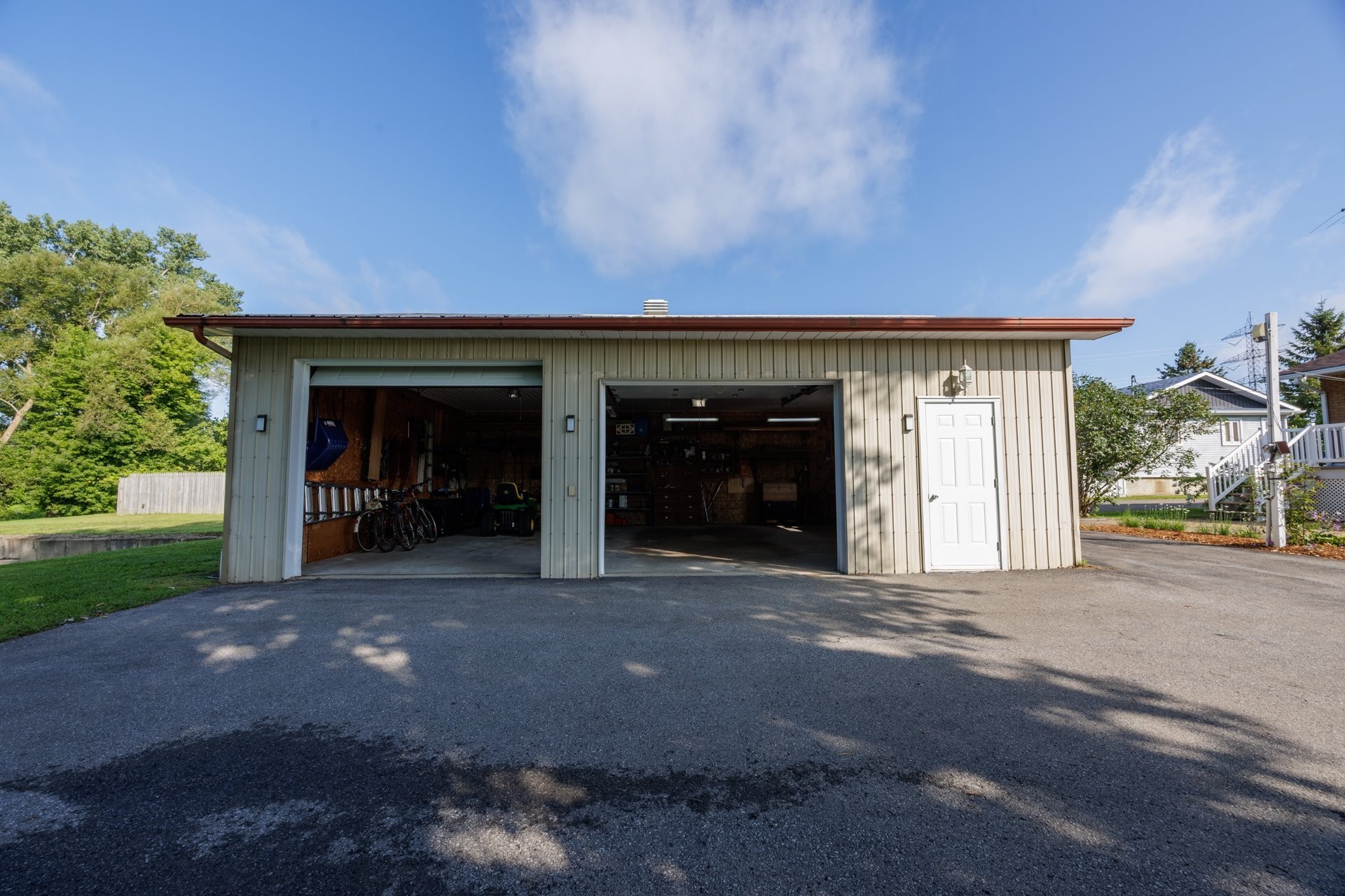 









888


Rue Principale

,
Rivière-Beaudette,




QC
J0P1R0

