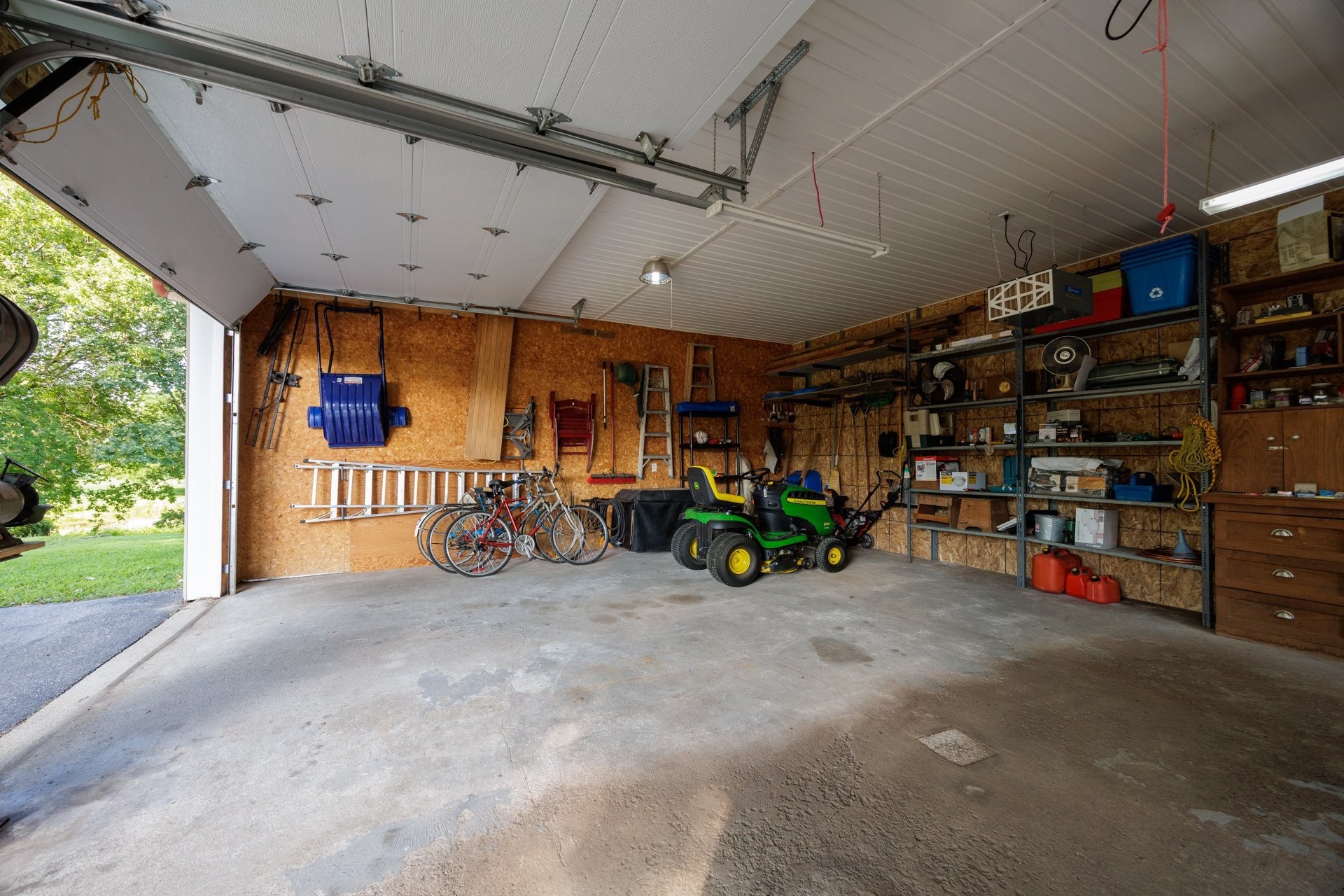 









888


Rue Principale

,
Rivière-Beaudette,




QC
J0P1R0

