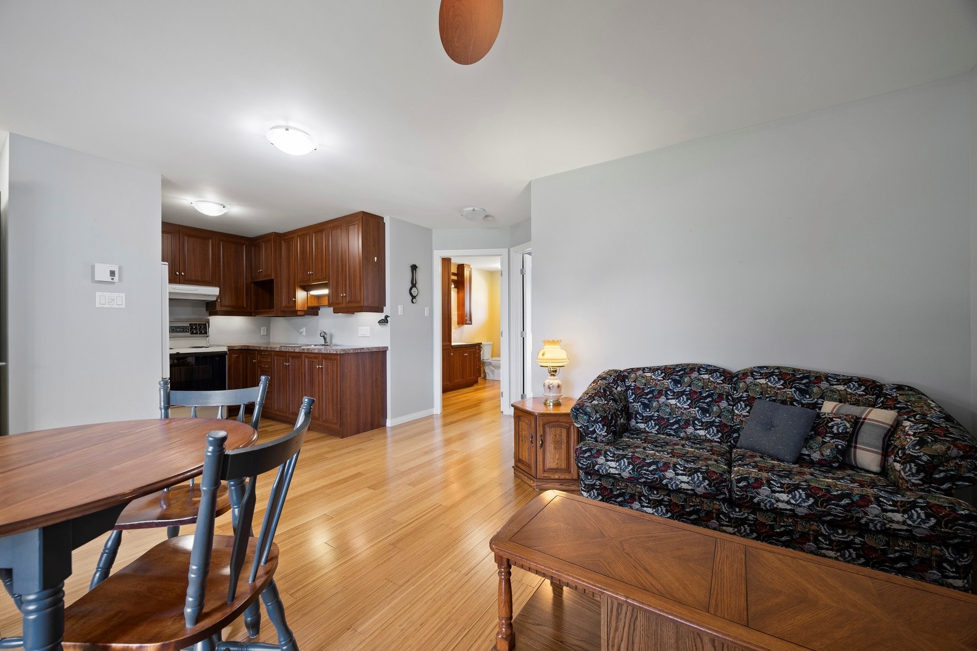 









888


Rue Principale

,
Rivière-Beaudette,




QC
J0P1R0

