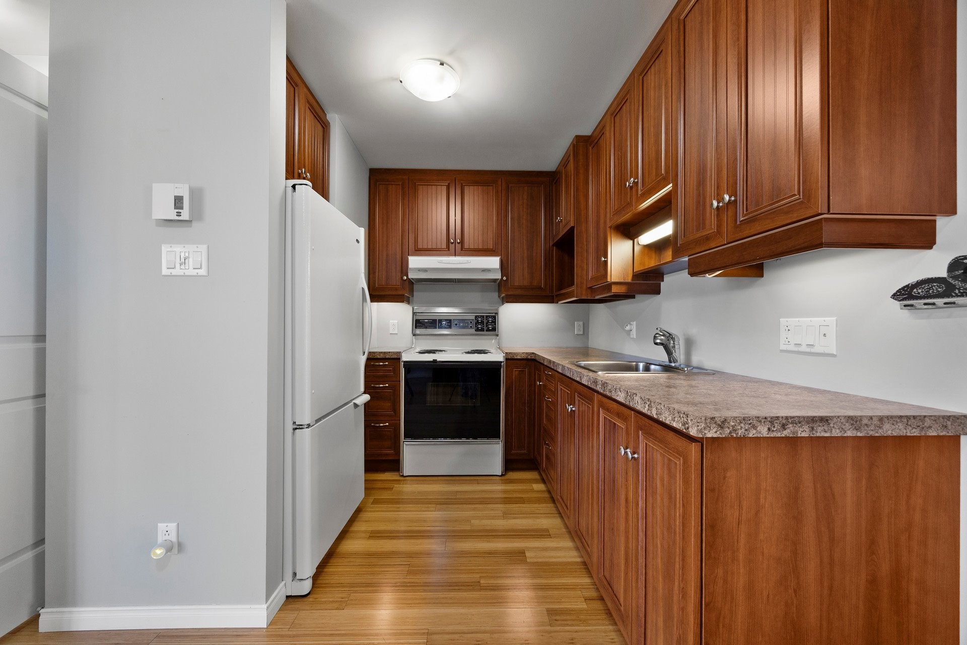 









888


Rue Principale

,
Rivière-Beaudette,




QC
J0P1R0


