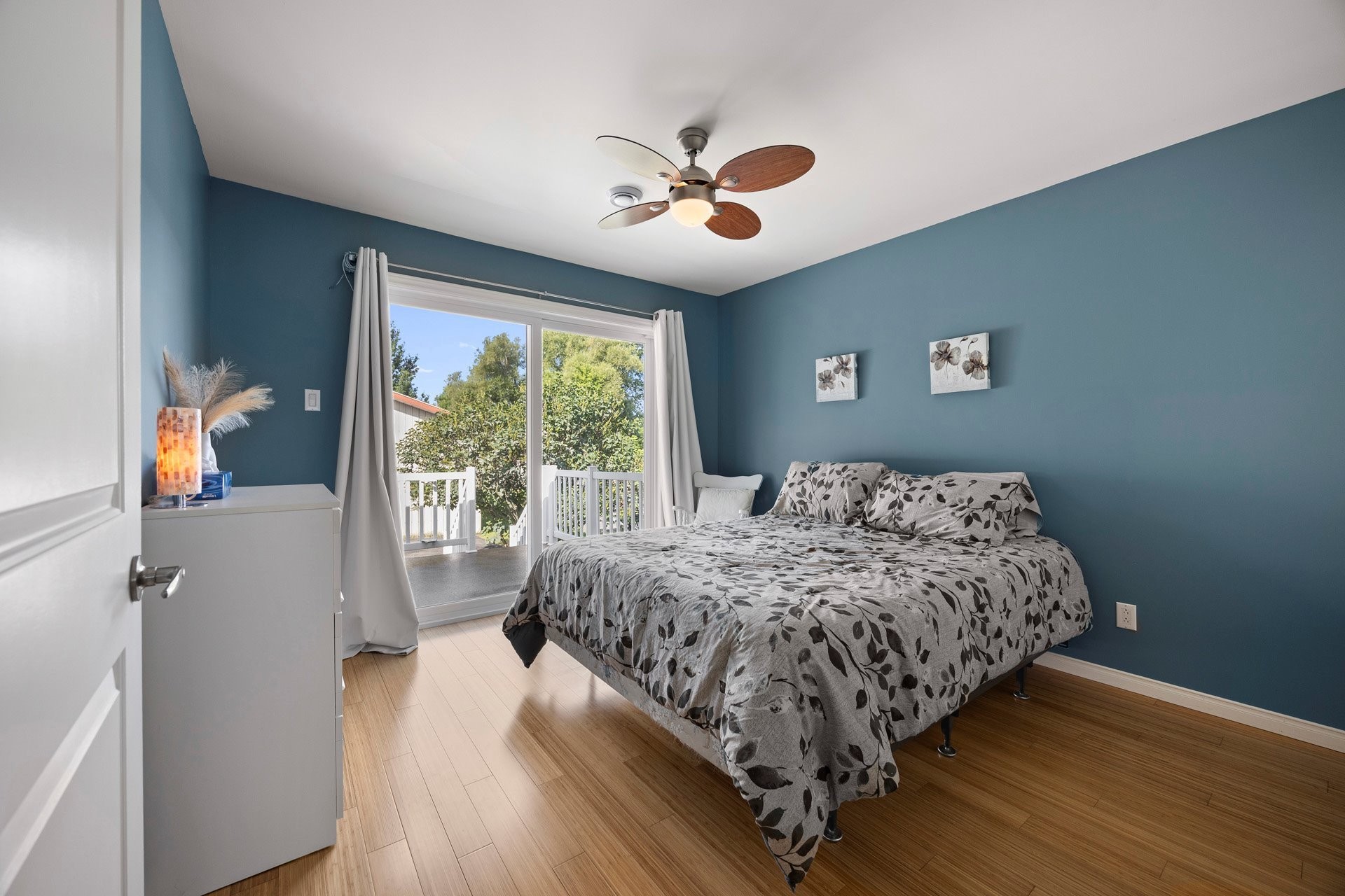 









888


Rue Principale

,
Rivière-Beaudette,




QC
J0P1R0

