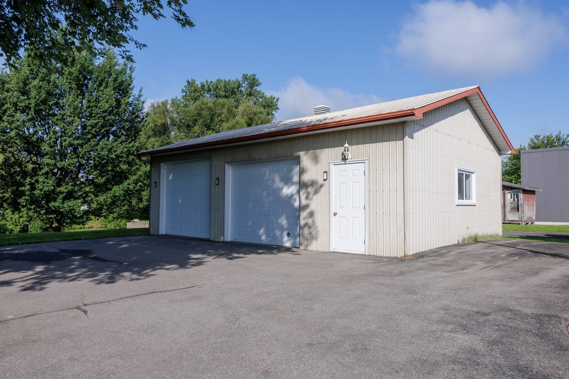 









888


Rue Principale

,
Rivière-Beaudette,




QC
J0P1R0

