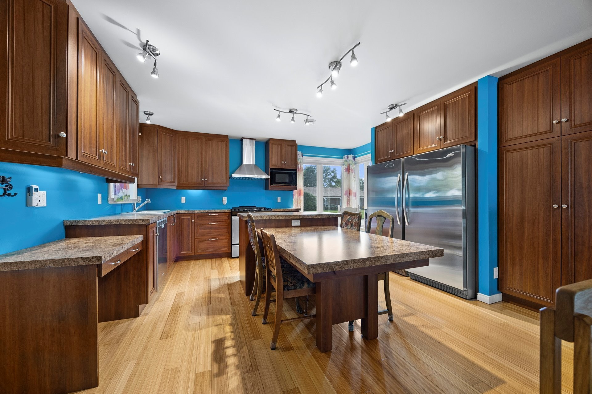 









888


Rue Principale

,
Rivière-Beaudette,




QC
J0P1R0

