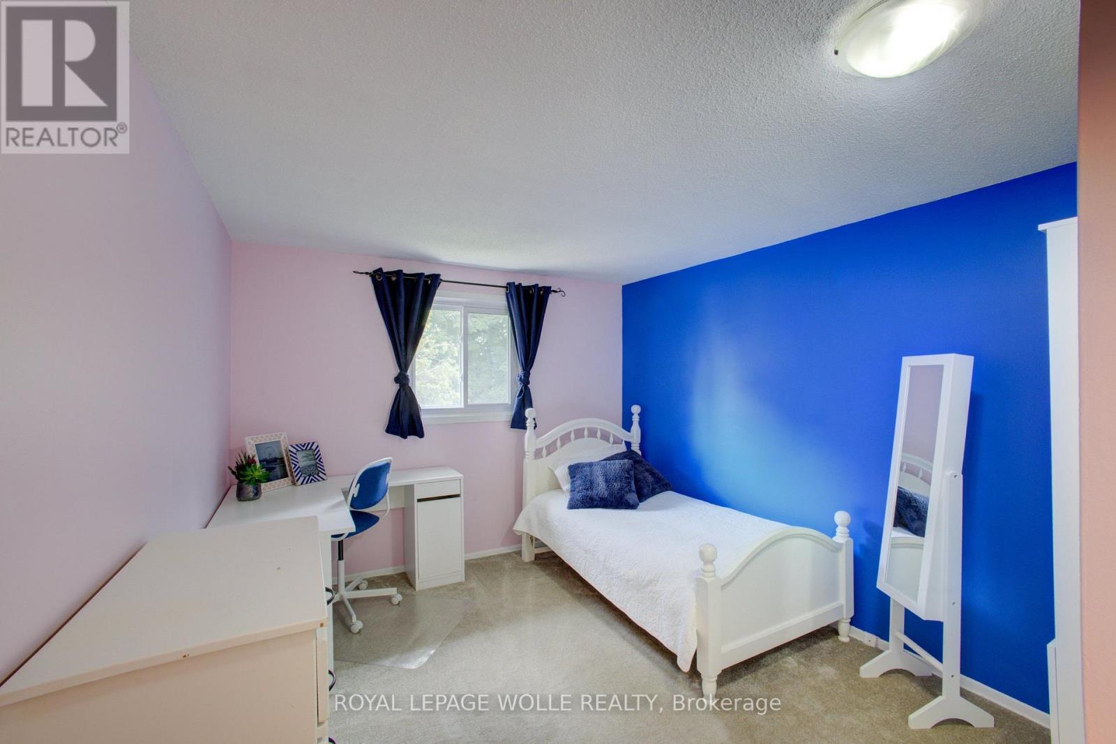 












426A DUNVEGAN DRIVE

,
Waterloo,




Ontario
N2K2C7

