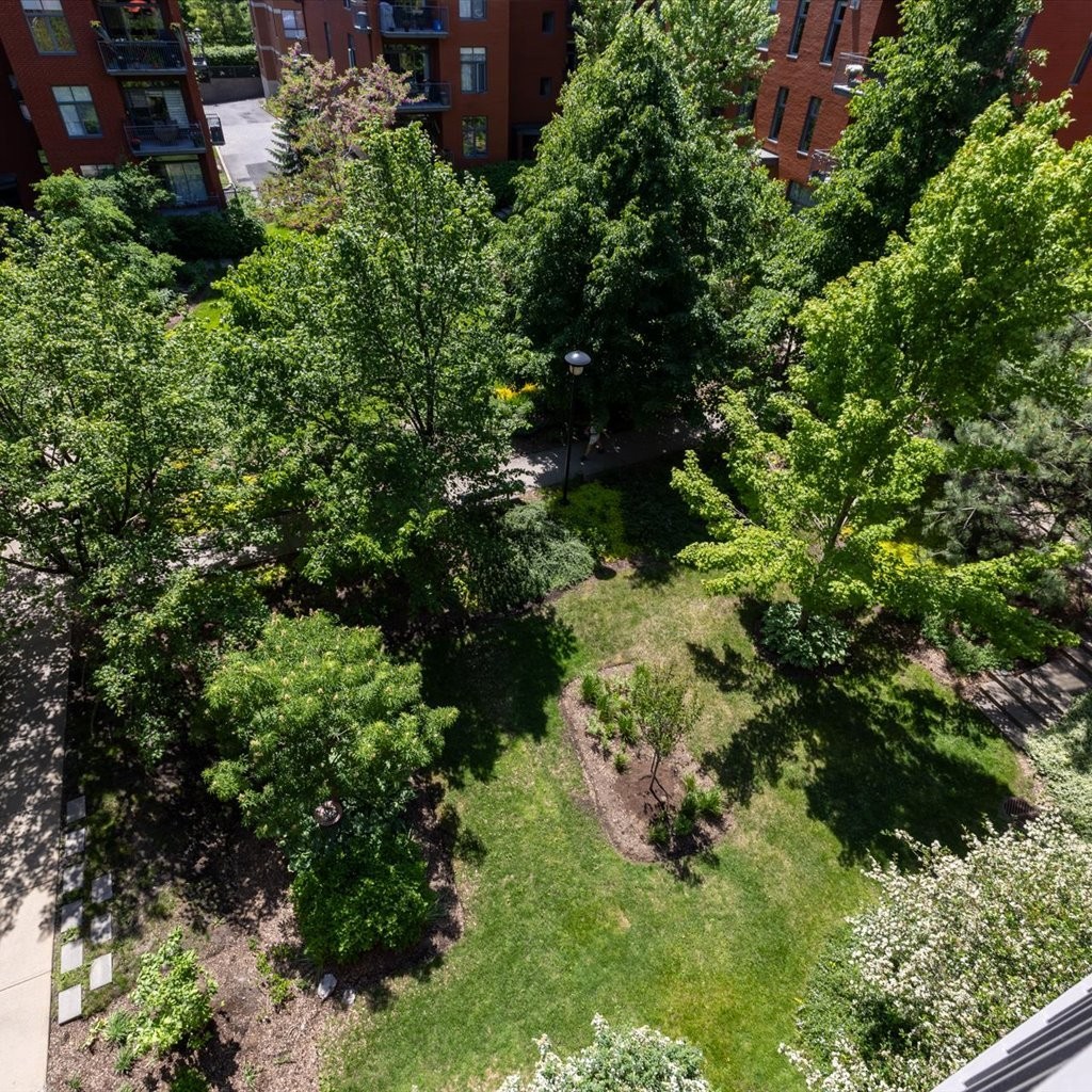









1351


Rue St-Grégoire

, 408,
Montréal (Le Plateau-Mont-Royal),




QC
H2J4G1

