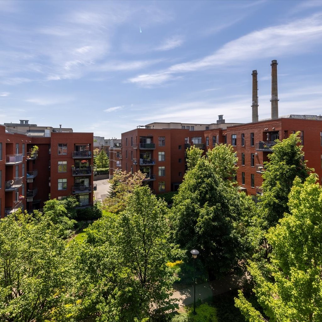 









1351


Rue St-Grégoire

, 408,
Montréal (Le Plateau-Mont-Royal),




QC
H2J4G1

