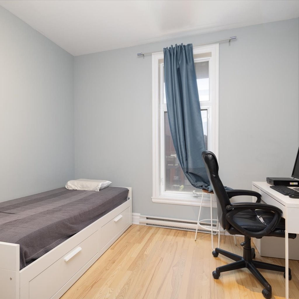 









1351


Rue St-Grégoire

, 408,
Montréal (Le Plateau-Mont-Royal),




QC
H2J4G1

