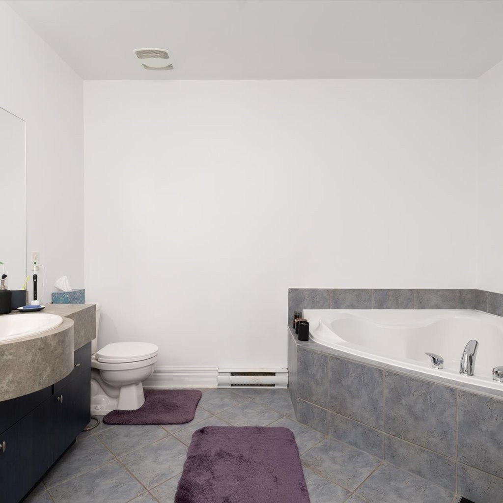 









1351


Rue St-Grégoire

, 408,
Montréal (Le Plateau-Mont-Royal),




QC
H2J4G1

