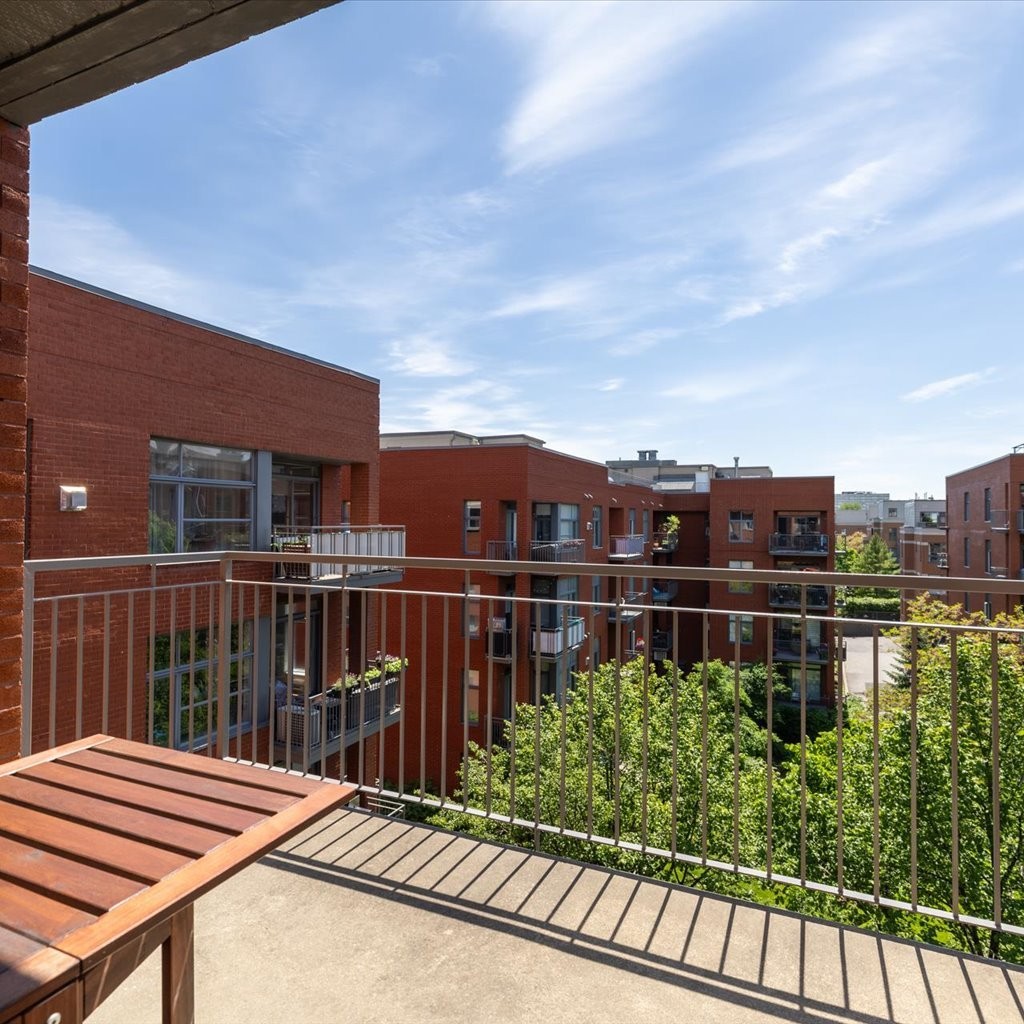 









1351


Rue St-Grégoire

, 408,
Montréal (Le Plateau-Mont-Royal),




QC
H2J4G1

