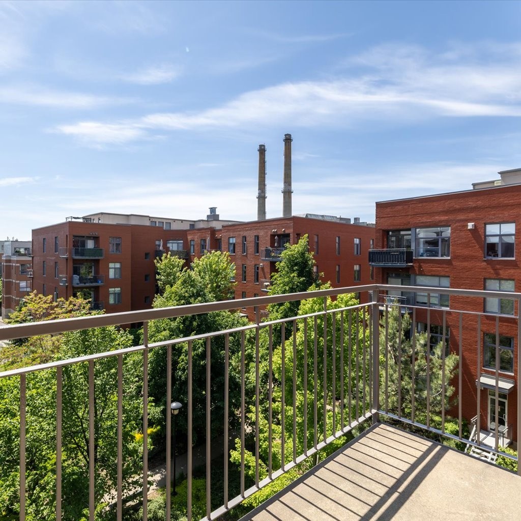









1351


Rue St-Grégoire

, 408,
Montréal (Le Plateau-Mont-Royal),




QC
H2J4G1

