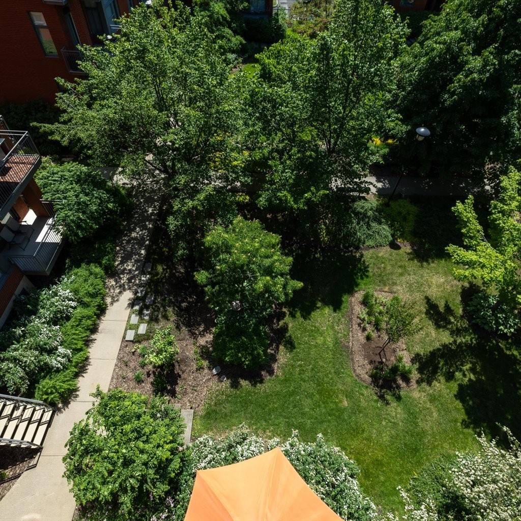 









1351


Rue St-Grégoire

, 408,
Montréal (Le Plateau-Mont-Royal),




QC
H2J4G1

