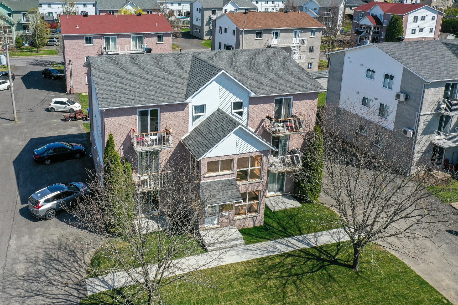









1382


Rue Zotique-Giard

, 6,
Chambly,




QC
J3L5T2

