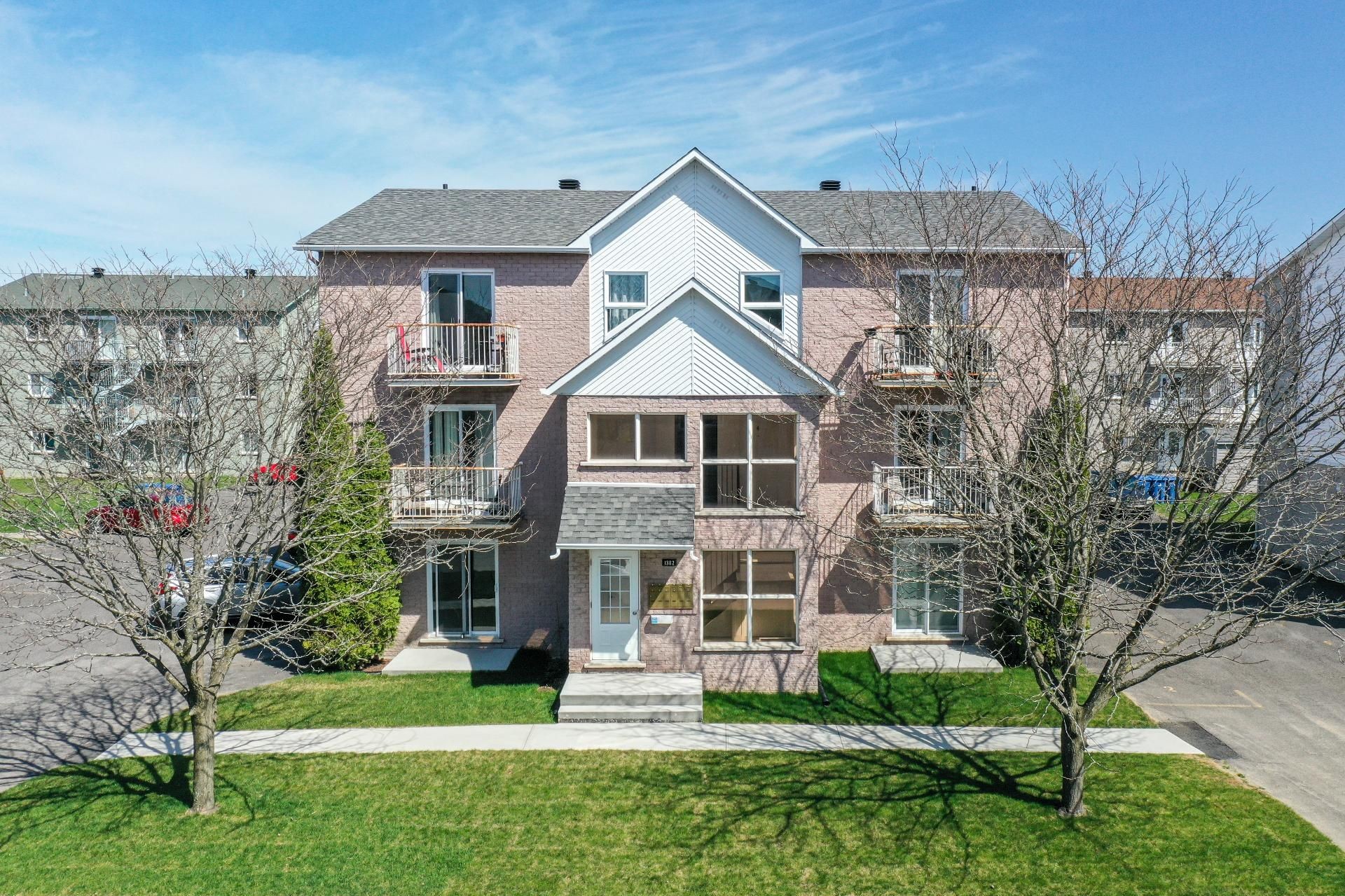 









1382


Rue Zotique-Giard

, 6,
Chambly,




QC
J3L5T2

