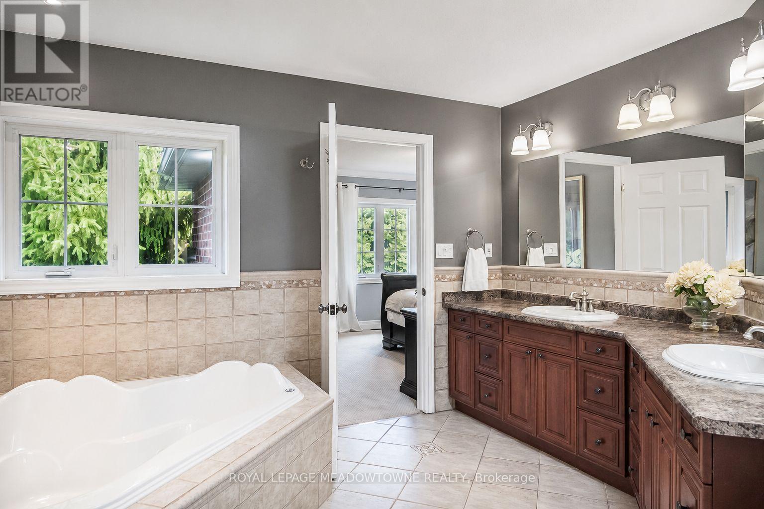 












4215 ENNISCLARE DRIVE

,
Milton,




Ontario
N0B2K0

