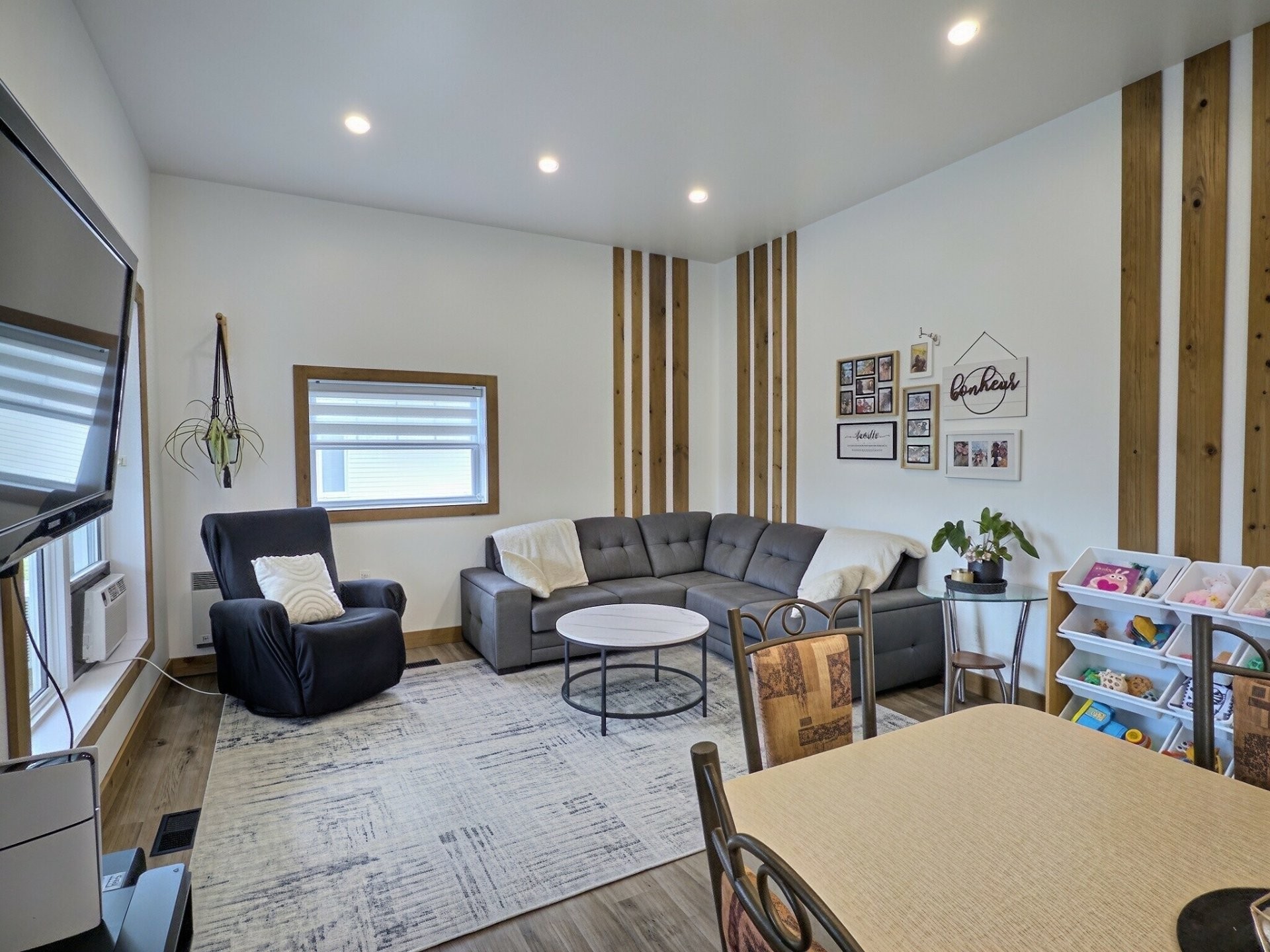









50


Rue Notre-Dame E.

,
Lorrainville,




QC
J0Z2R0

