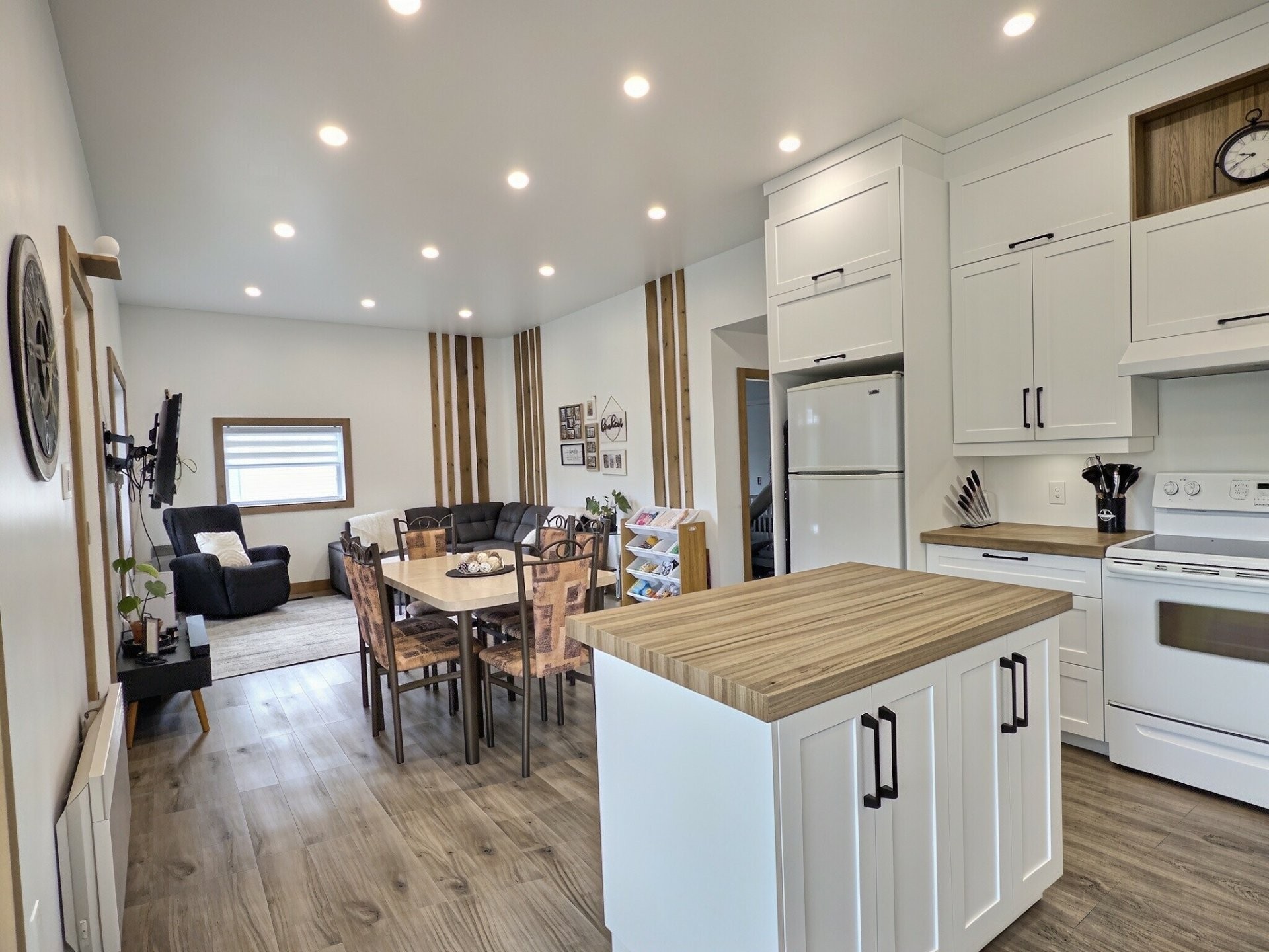 









50


Rue Notre-Dame E.

,
Lorrainville,




QC
J0Z2R0

