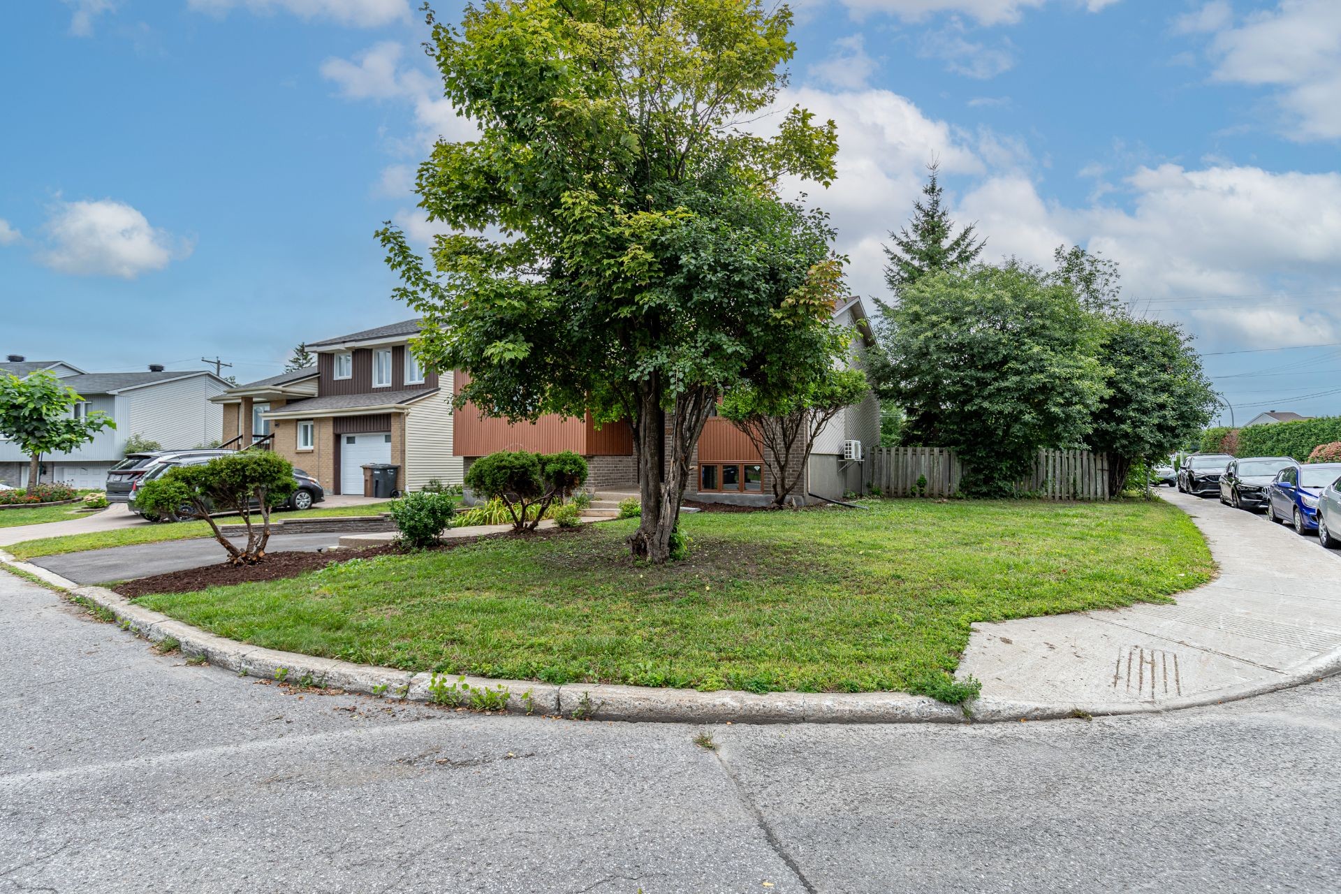 









965


Rue de Belgrade O.

,
Laval (Auteuil),




QC
H7K3K6

