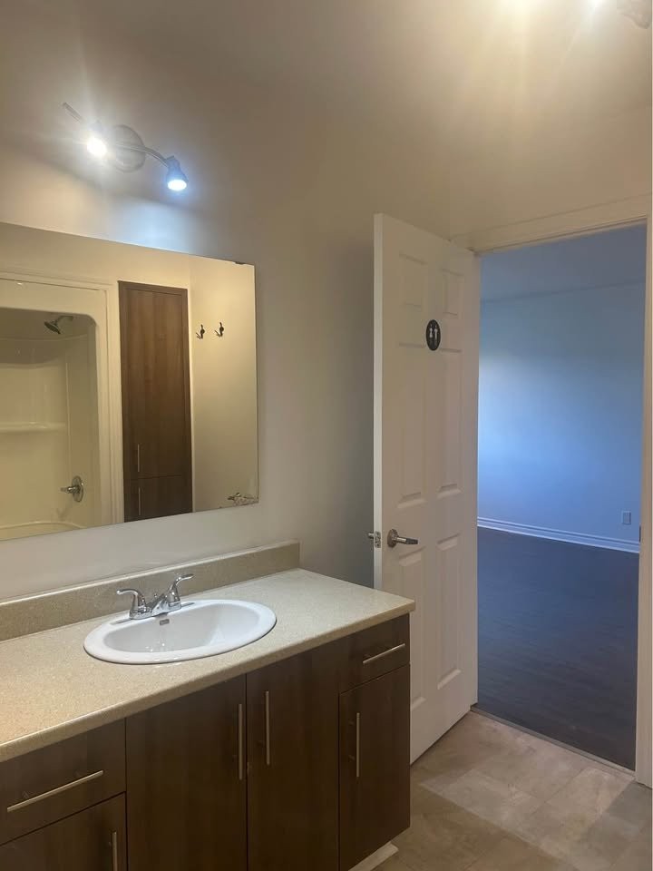 









20


7e Avenue

, D,
Beauharnois,




QC
J6N0G6

