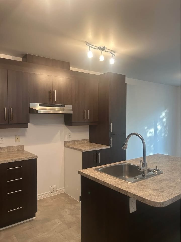 









20


7e Avenue

, D,
Beauharnois,




QC
J6N0G6

