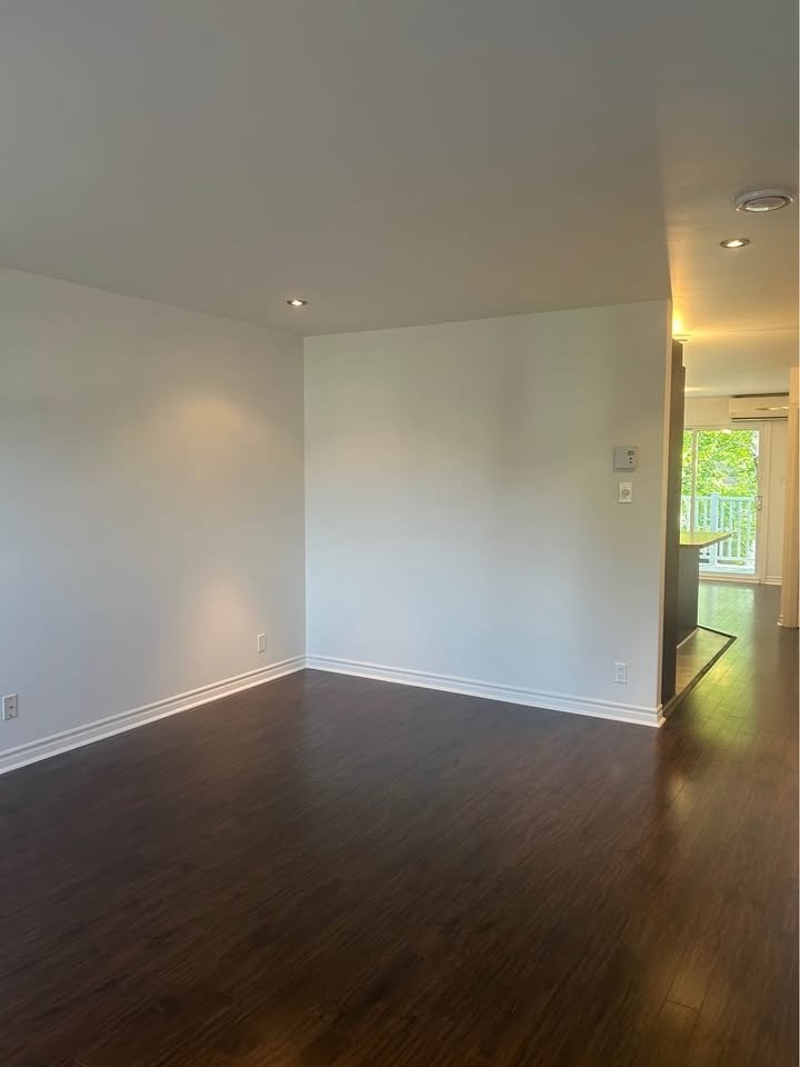 









20


7e Avenue

, D,
Beauharnois,




QC
J6N0G6

