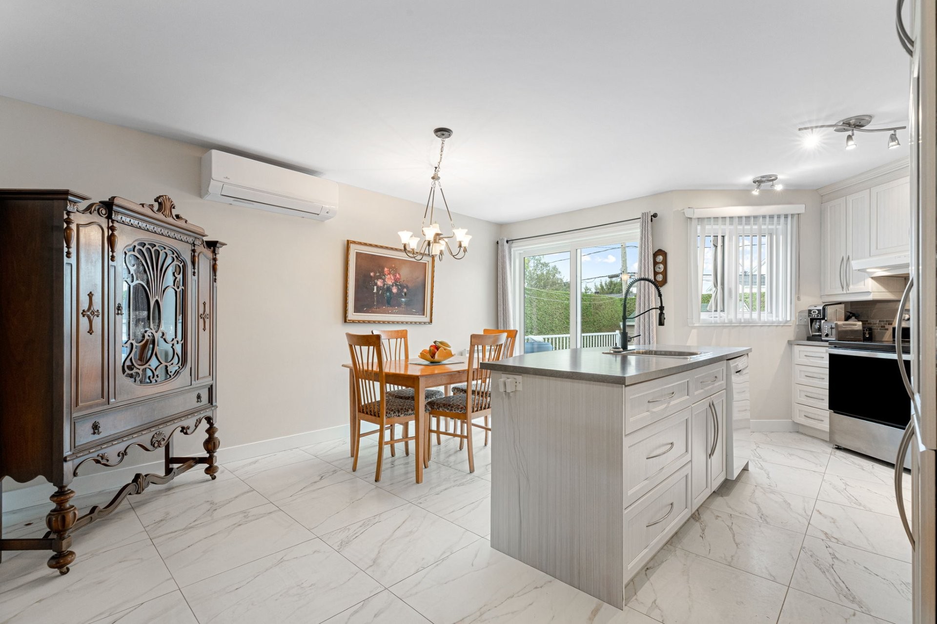 









172


Rue Charles-Primeau

,
Varennes,




QC
J3X1W6

