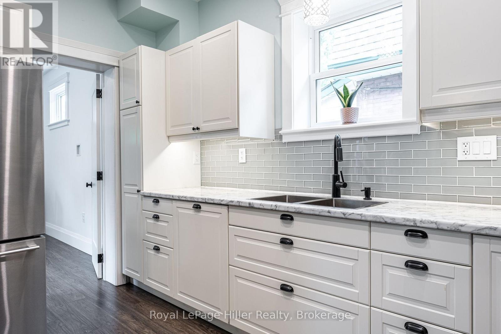 












52 TRINITY STREET

,
Stratford,




Ontario
N5A4P4

