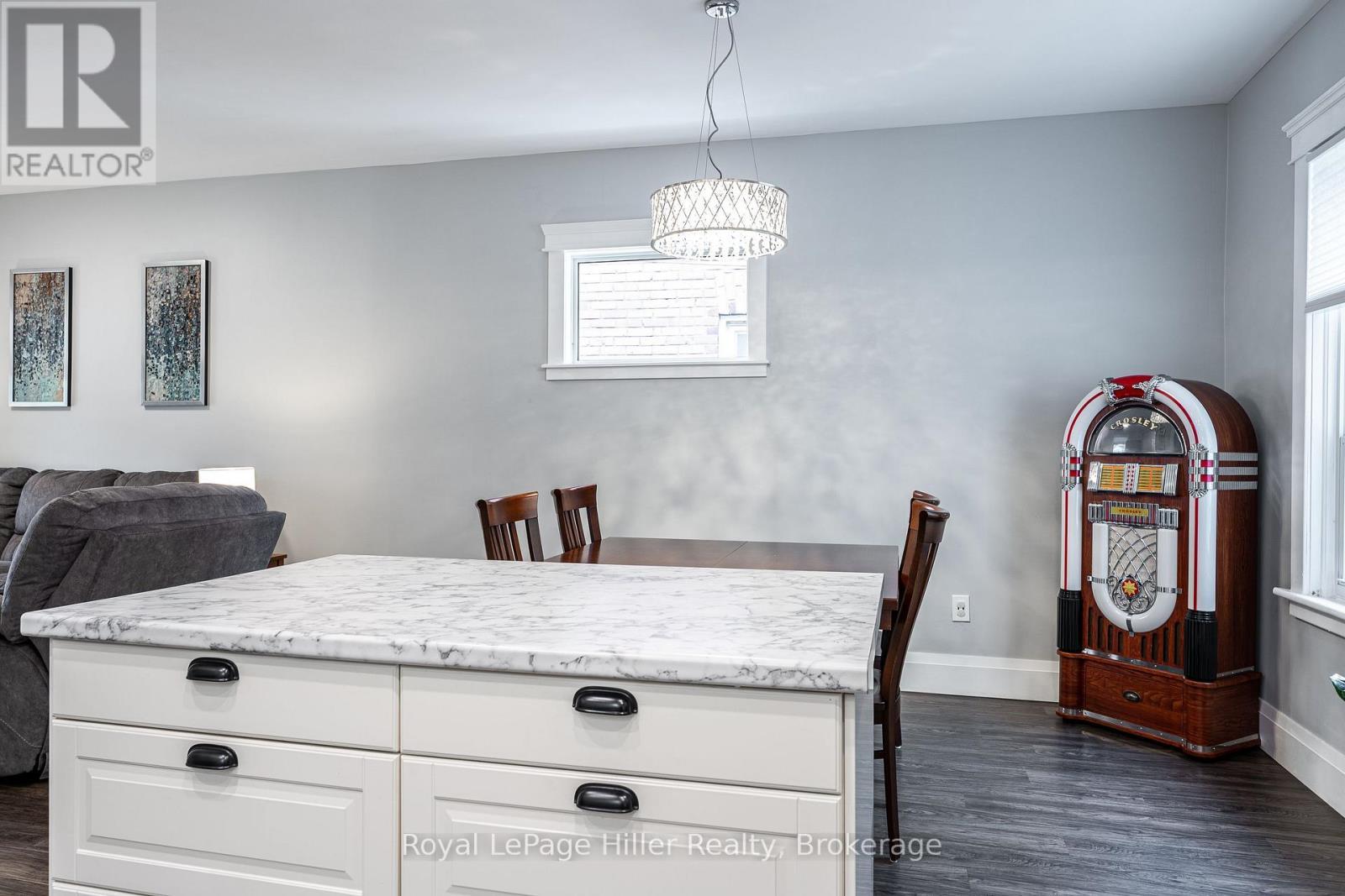 












52 TRINITY STREET

,
Stratford,




Ontario
N5A4P4

