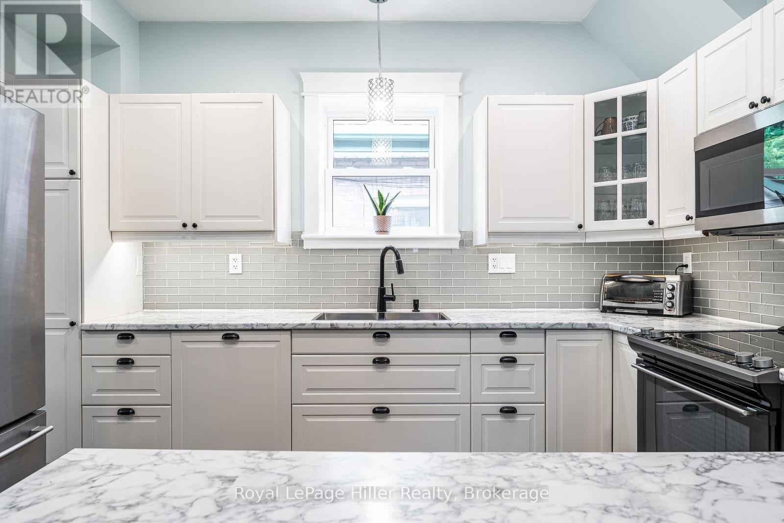 












52 TRINITY STREET

,
Stratford,




Ontario
N5A4P4

