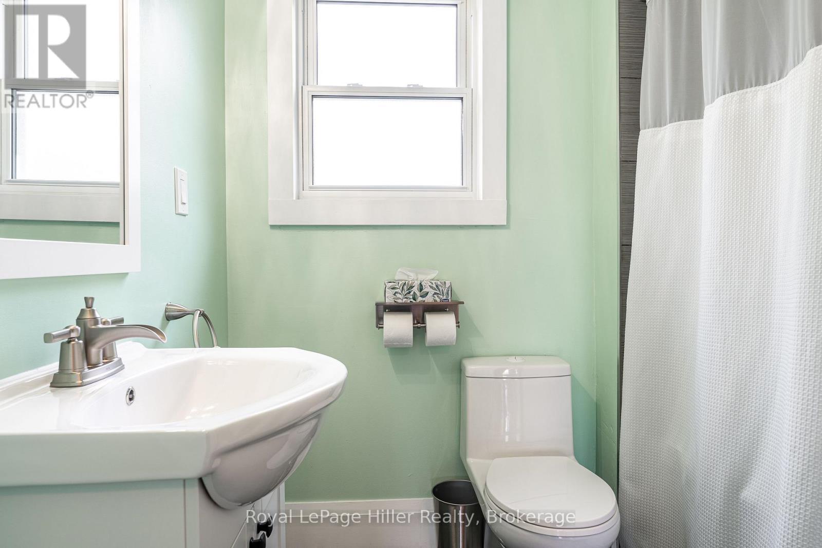 












52 TRINITY STREET

,
Stratford,




Ontario
N5A4P4

