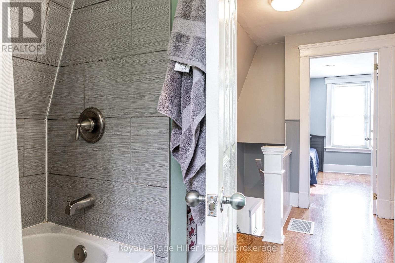 












52 TRINITY STREET

,
Stratford,




Ontario
N5A4P4

