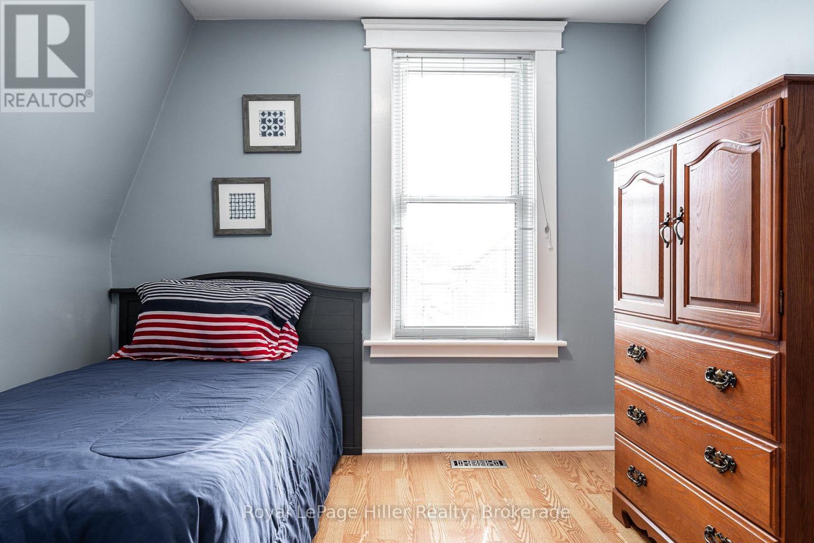 












52 TRINITY STREET

,
Stratford,




Ontario
N5A4P4

