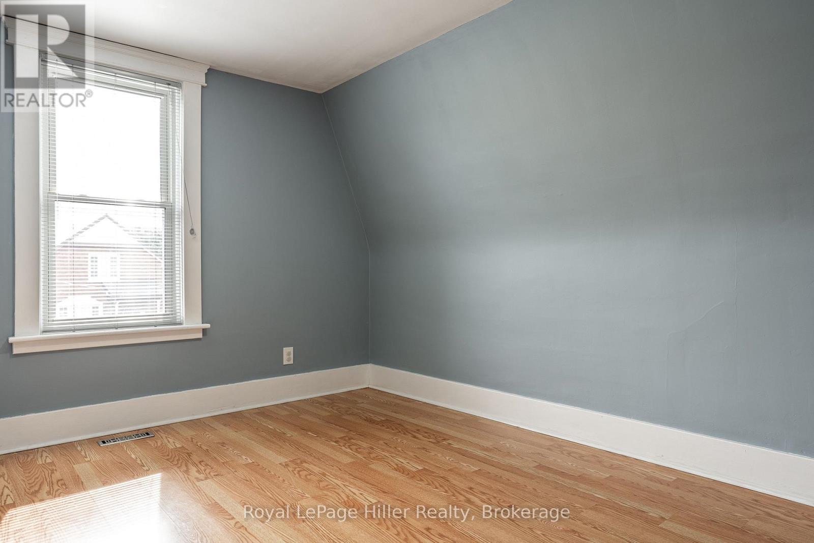 












52 TRINITY STREET

,
Stratford,




Ontario
N5A4P4


