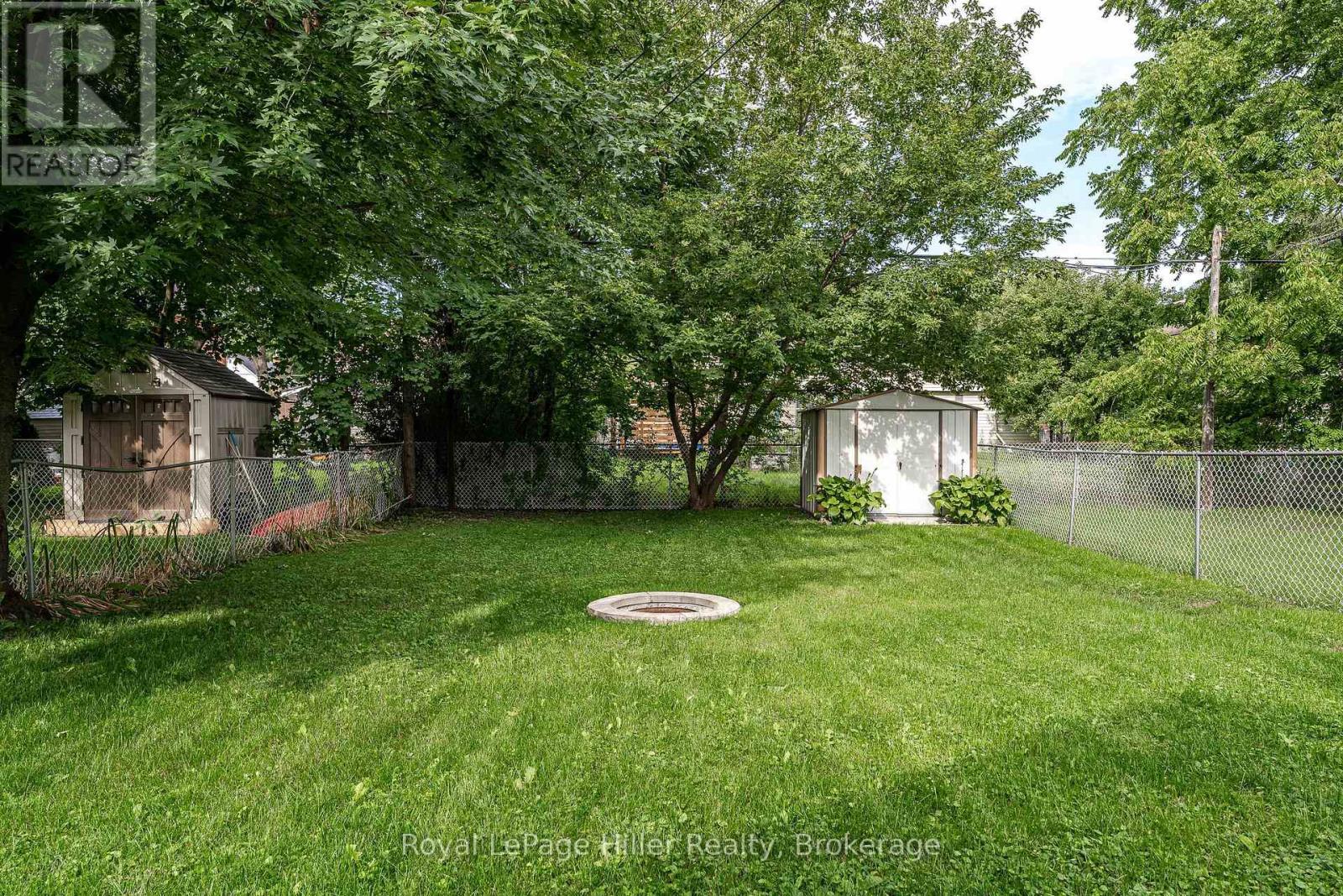 












52 TRINITY STREET

,
Stratford,




Ontario
N5A4P4

