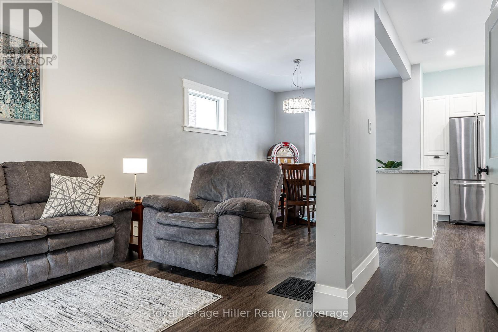












52 TRINITY STREET

,
Stratford,




Ontario
N5A4P4


