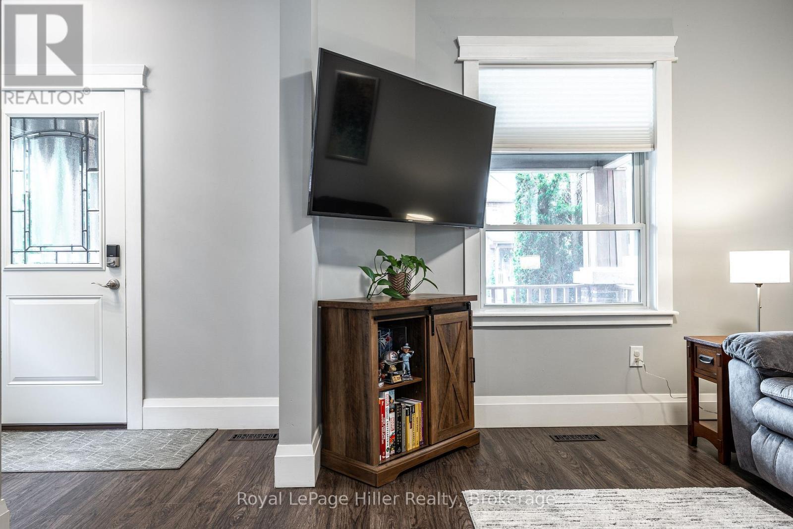 












52 TRINITY STREET

,
Stratford,




Ontario
N5A4P4

