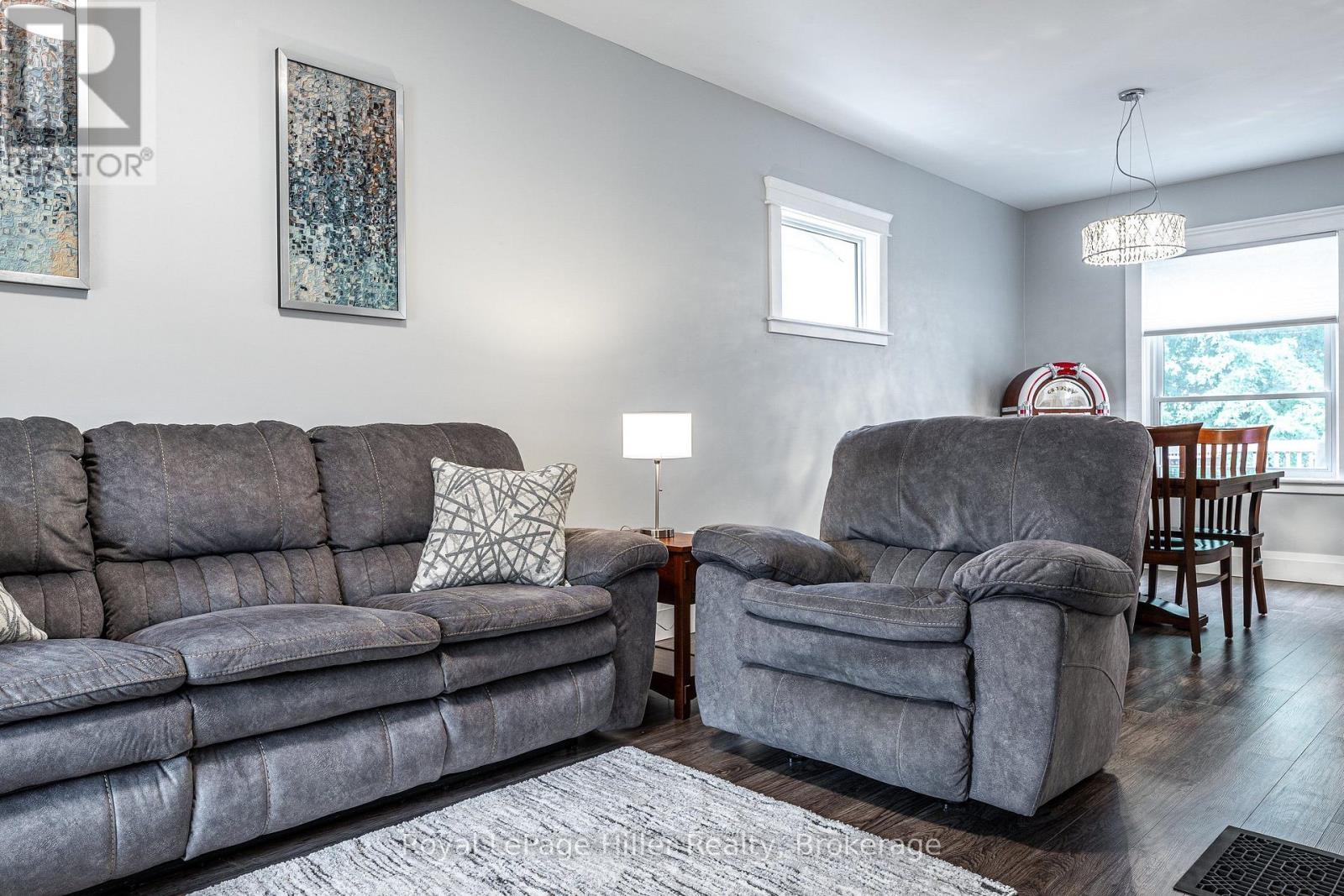 












52 TRINITY STREET

,
Stratford,




Ontario
N5A4P4

