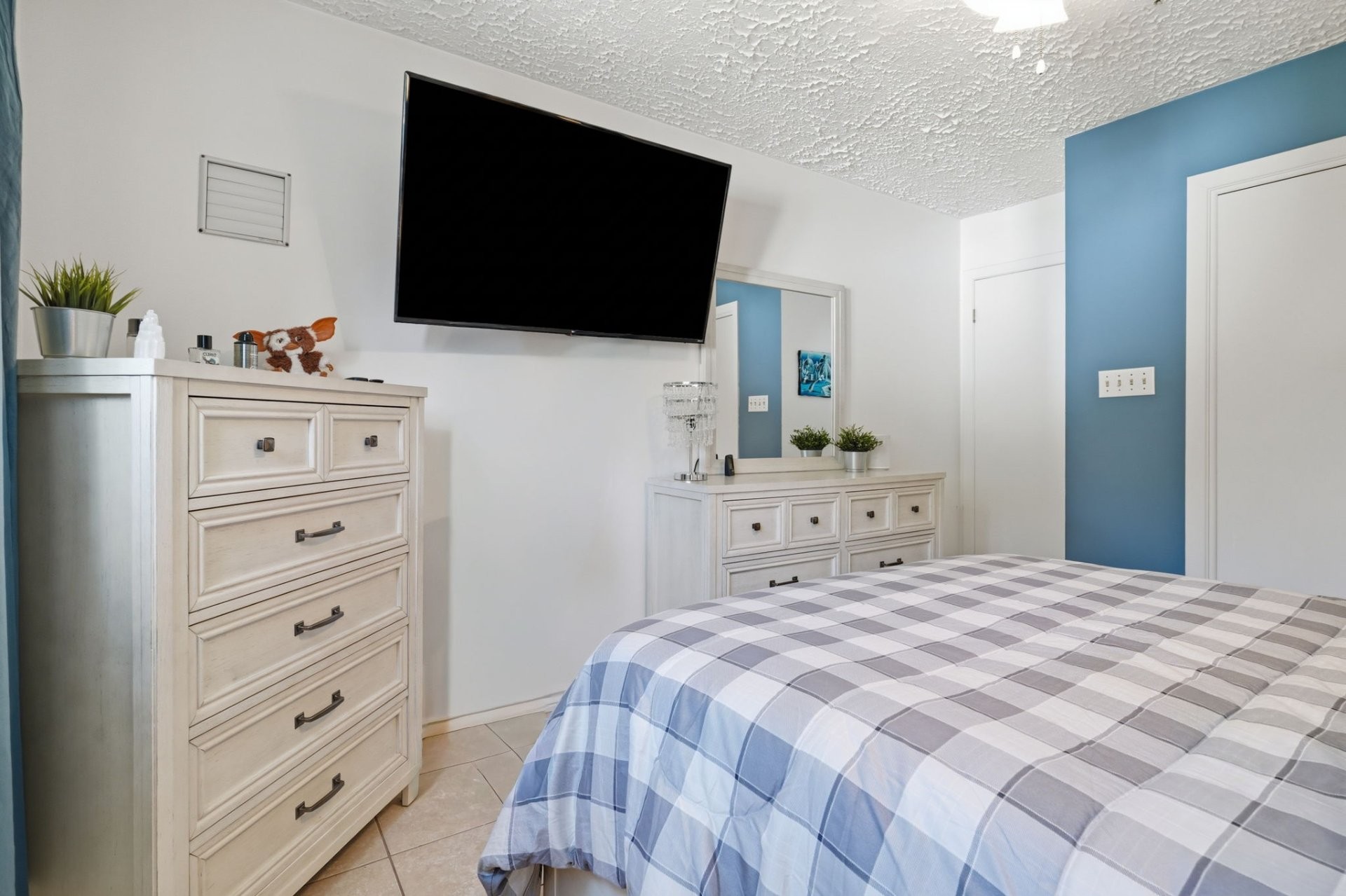 









472


Rue Lucien-Gauthier

,
Gatineau (Buckingham),




QC
J8L2T7

