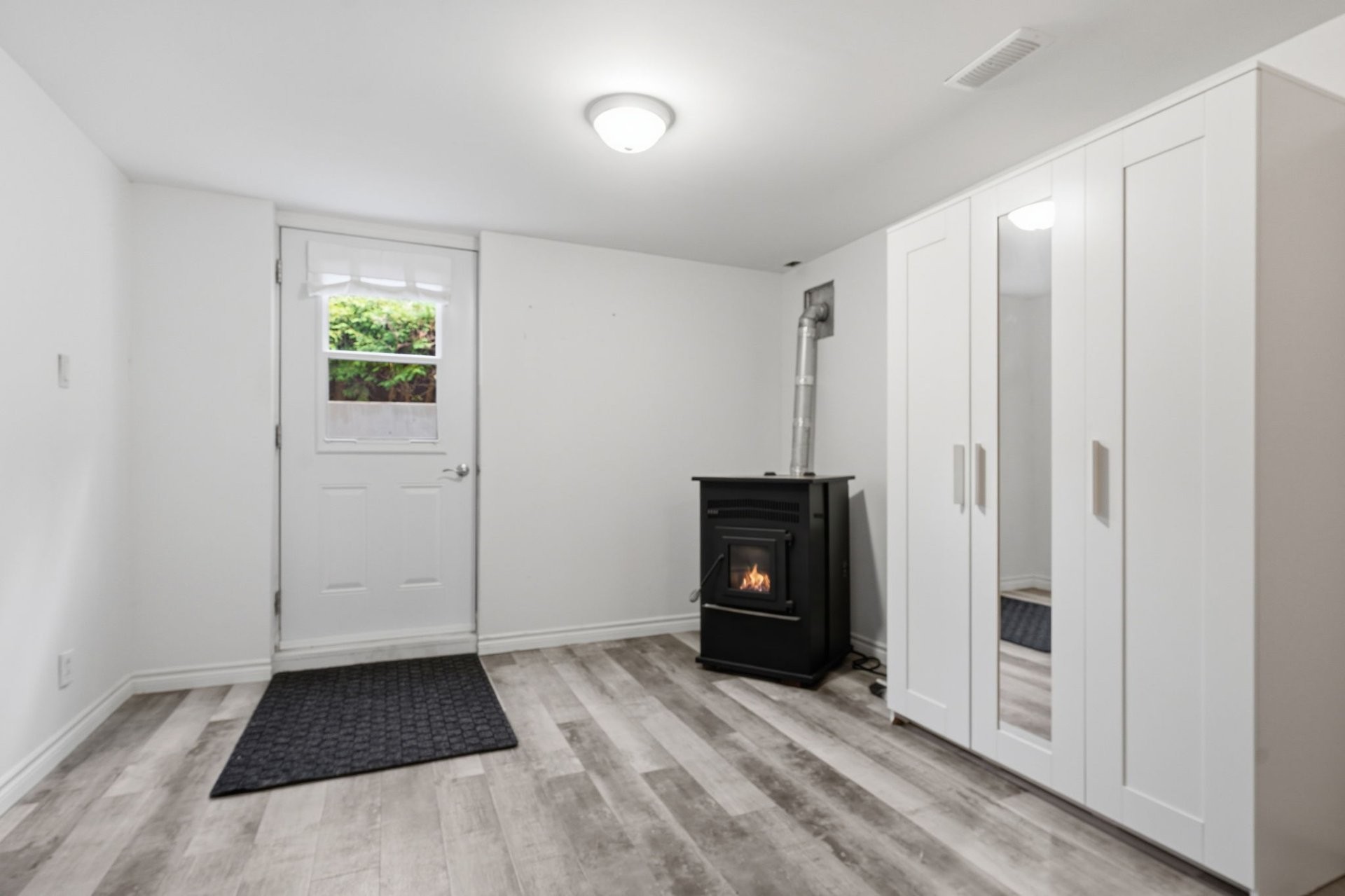 









472


Rue Lucien-Gauthier

,
Gatineau (Buckingham),




QC
J8L2T7

