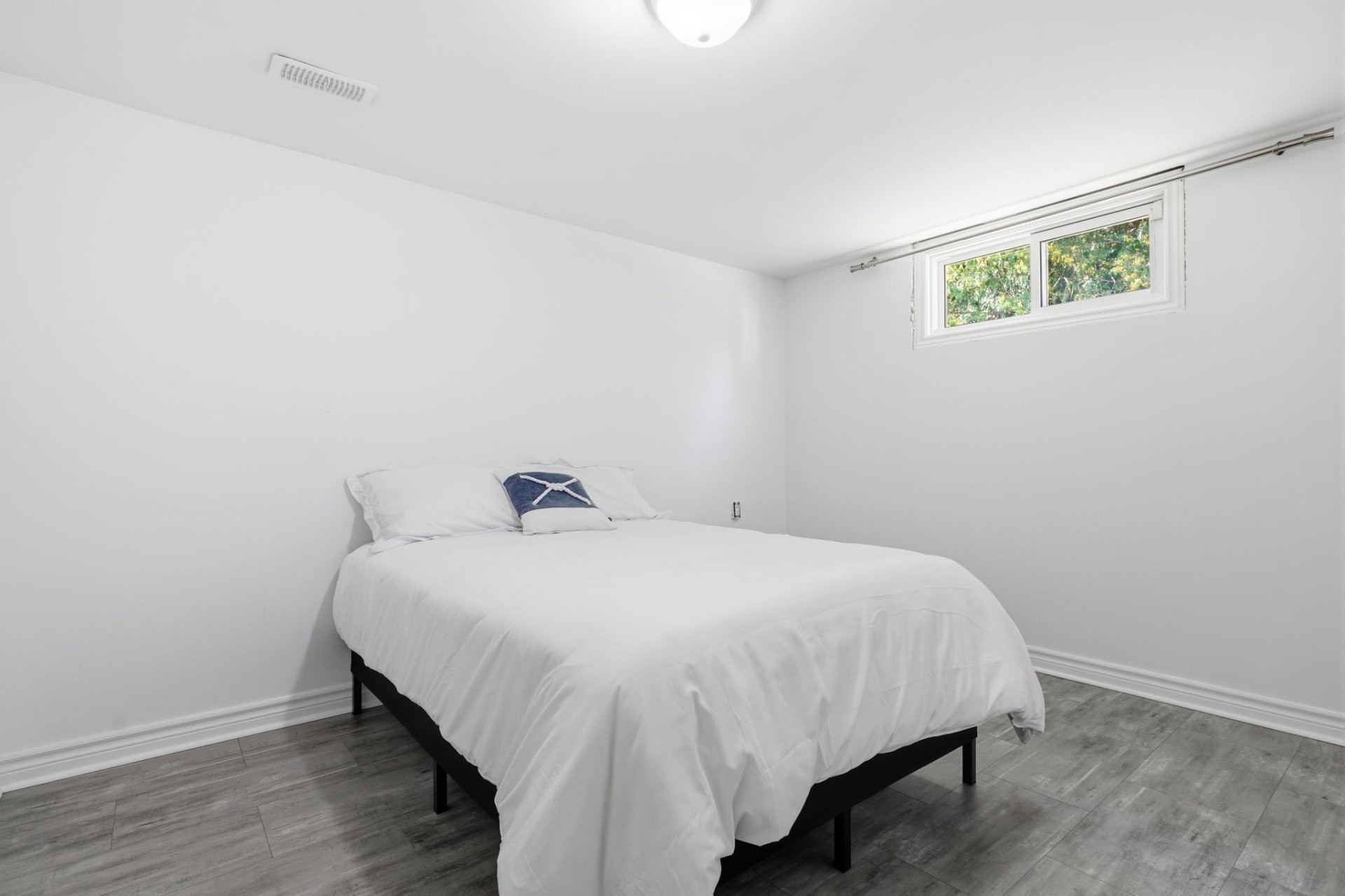 









472


Rue Lucien-Gauthier

,
Gatineau (Buckingham),




QC
J8L2T7

